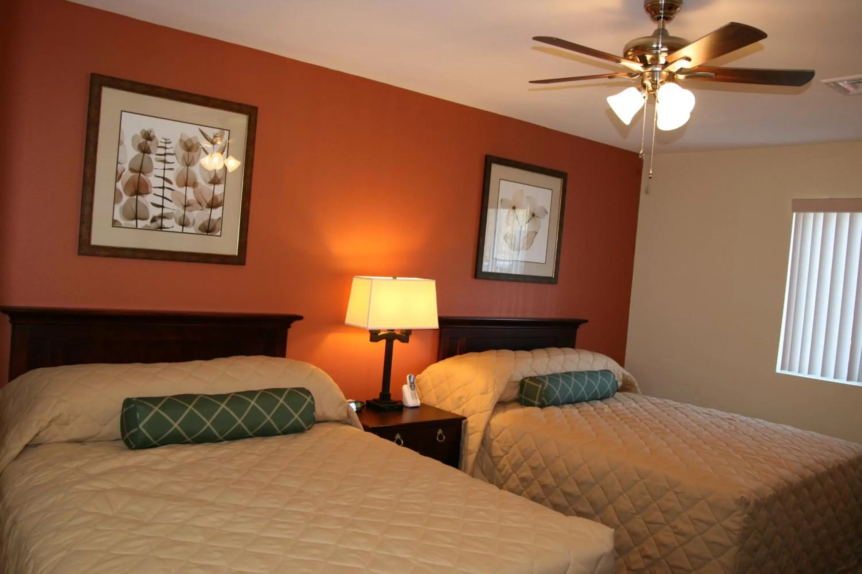 Bedroom, Bed in Affordable Suites Mooresville