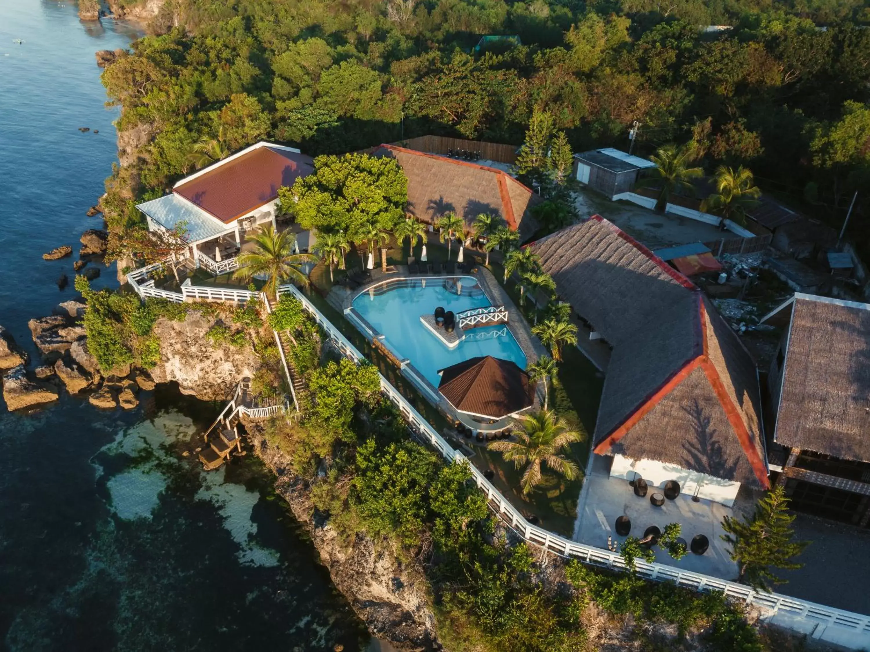 Bird's eye view, Bird's-eye View in Cliffside Resort