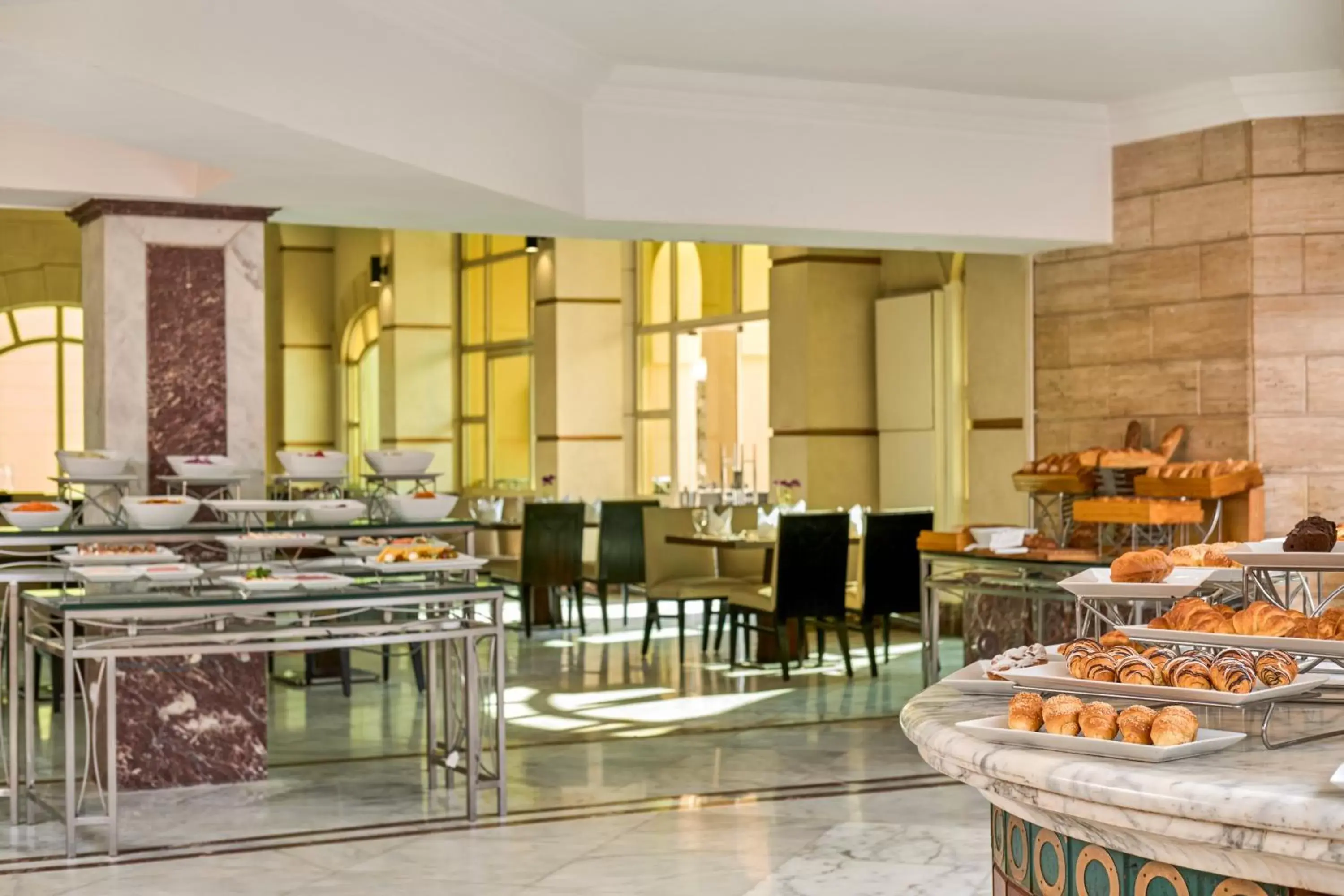 Restaurant/Places to Eat in Mövenpick Hotel Cairo - Media City
