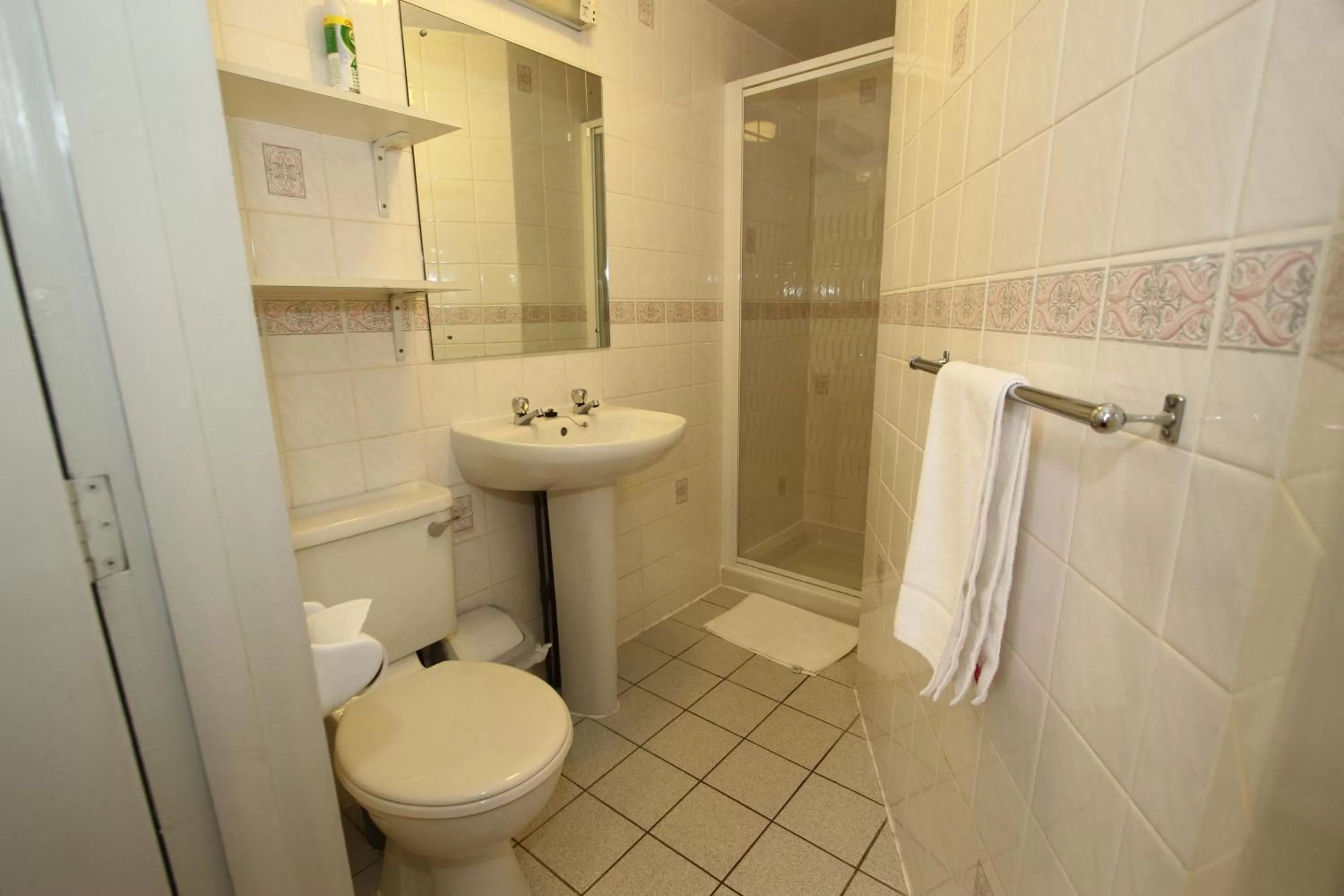 Bathroom in Ridgemount Hotel