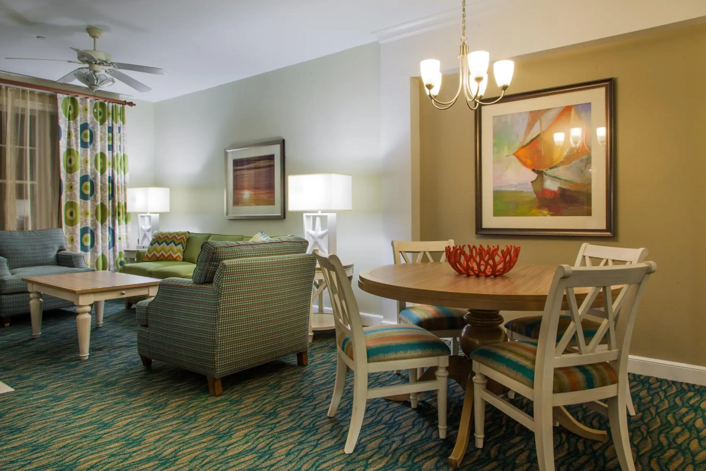 Photo of the whole room, Dining Area in Holiday Inn Club Vacations South Beach Resort, an IHG Hotel