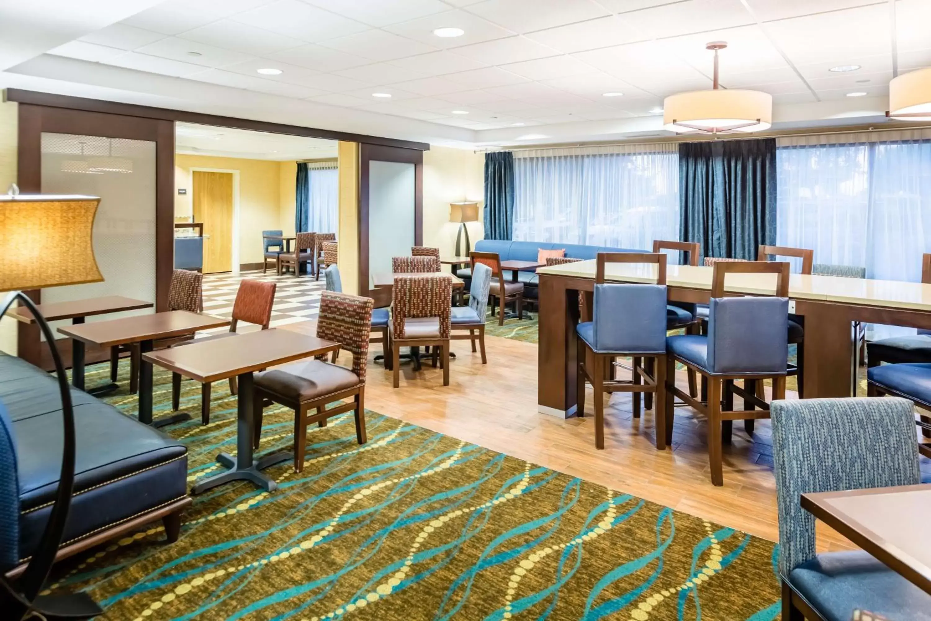 Breakfast, Restaurant/Places to Eat in Hampton Inn St Charles St Peters