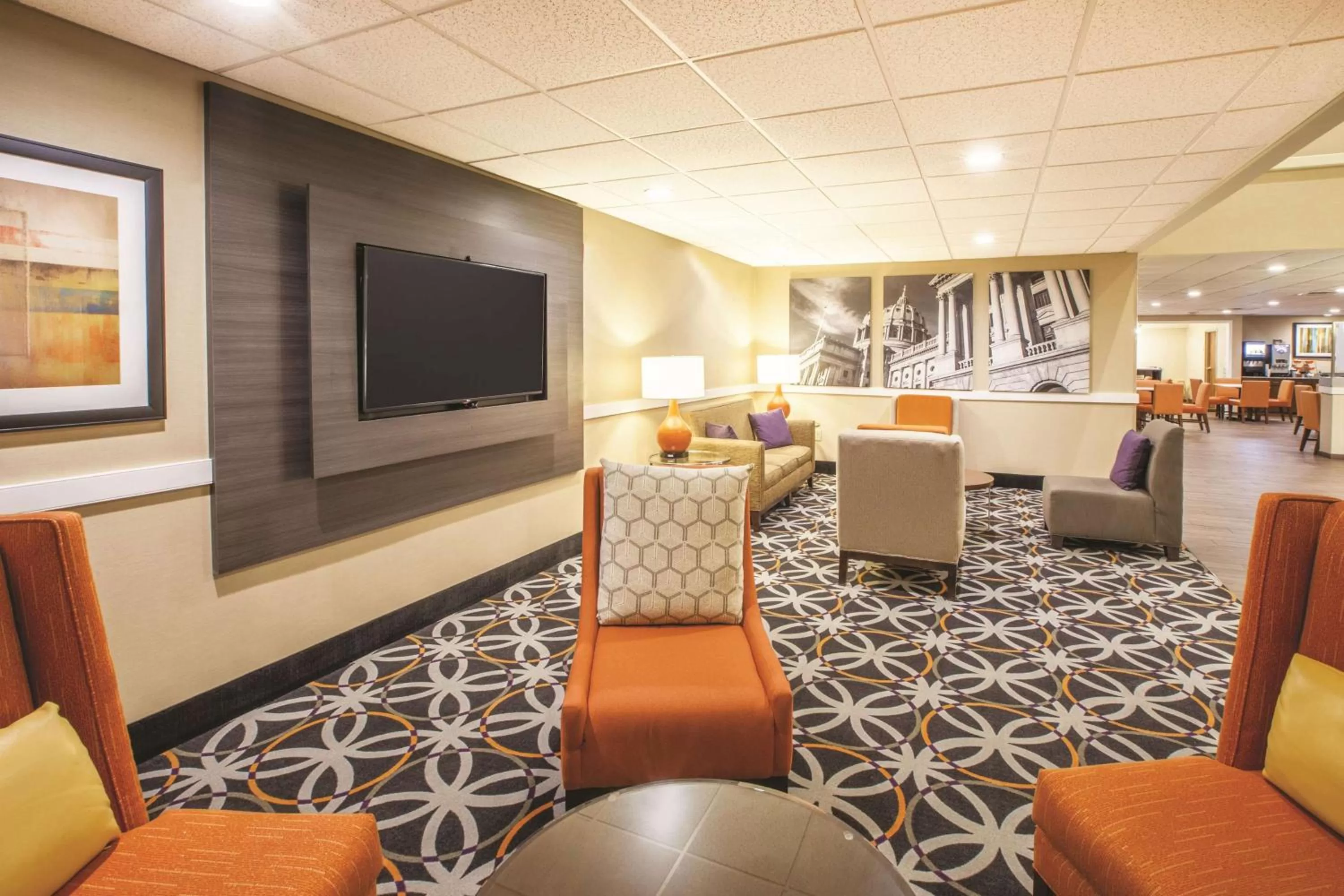 Lobby or reception in La Quinta by Wyndham Mechanicsburg - Harrisburg