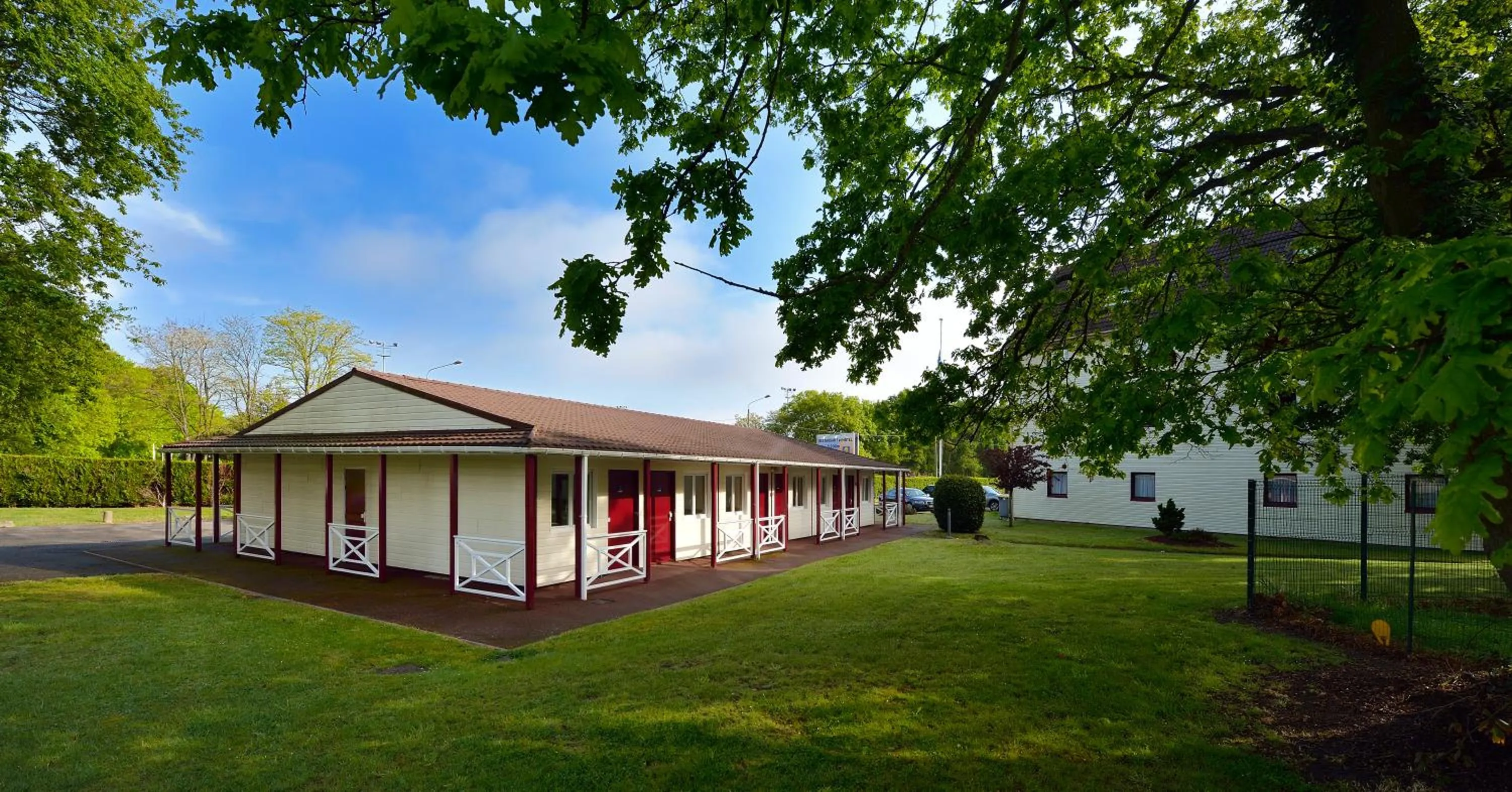 Property building in Contact Hotel Le Seino Marin - Cléon Elbeuf Rouen