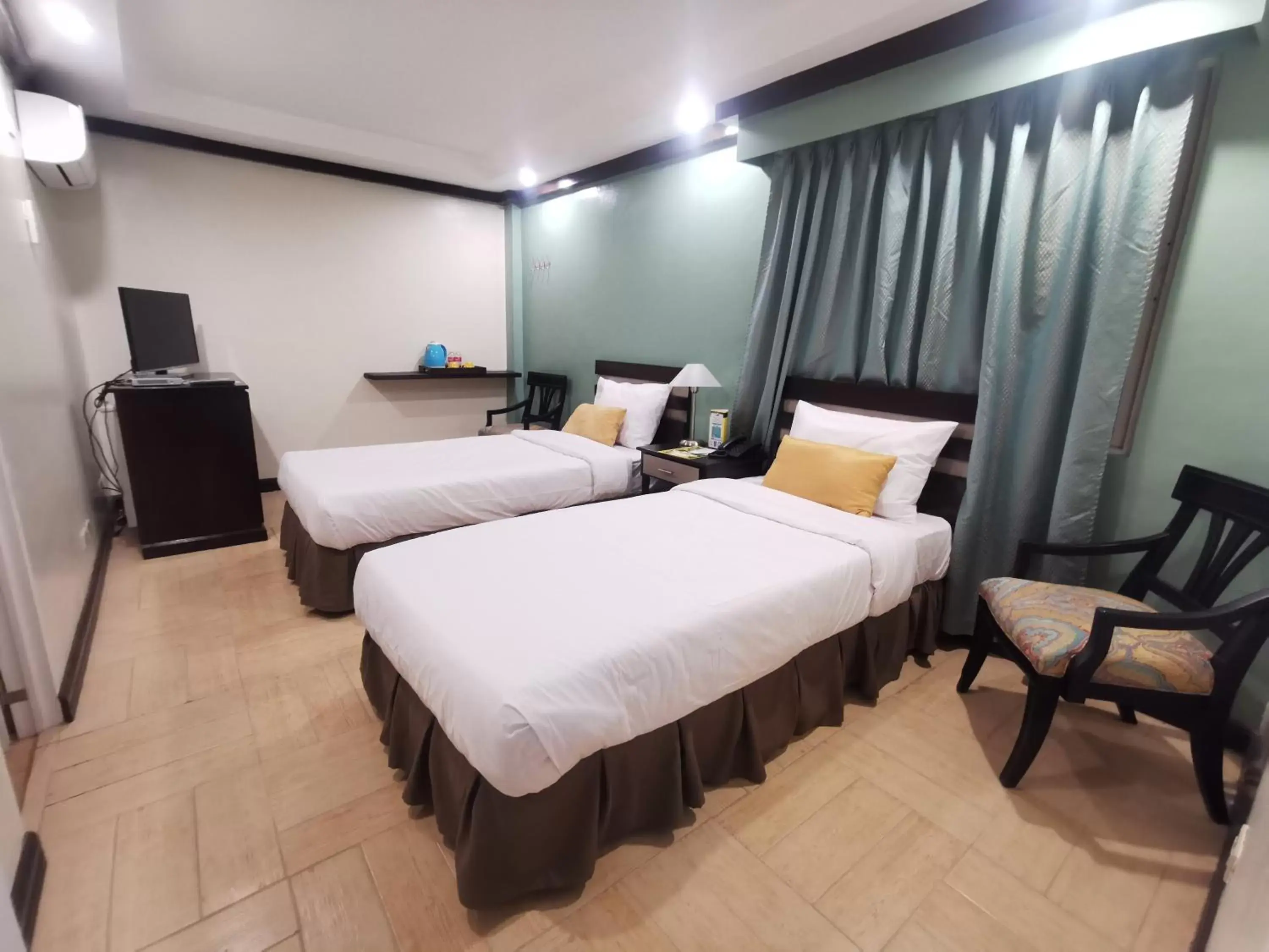 Superior Twin Room in Tagaytay Country Hotel Superior Twin Room in Tagaytay Country Hotel