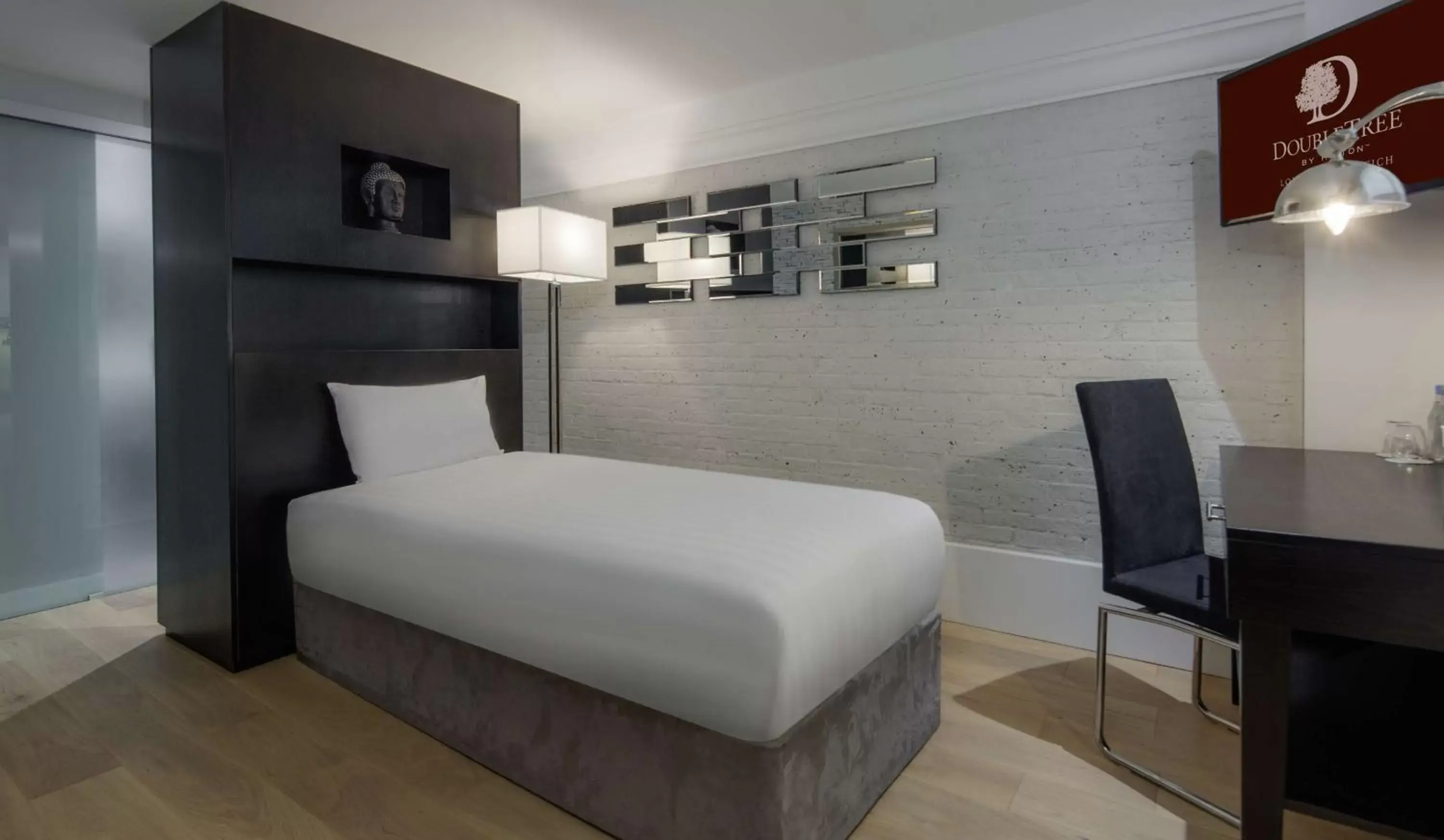 Bedroom, Bed in Doubletree By Hilton London - Greenwich