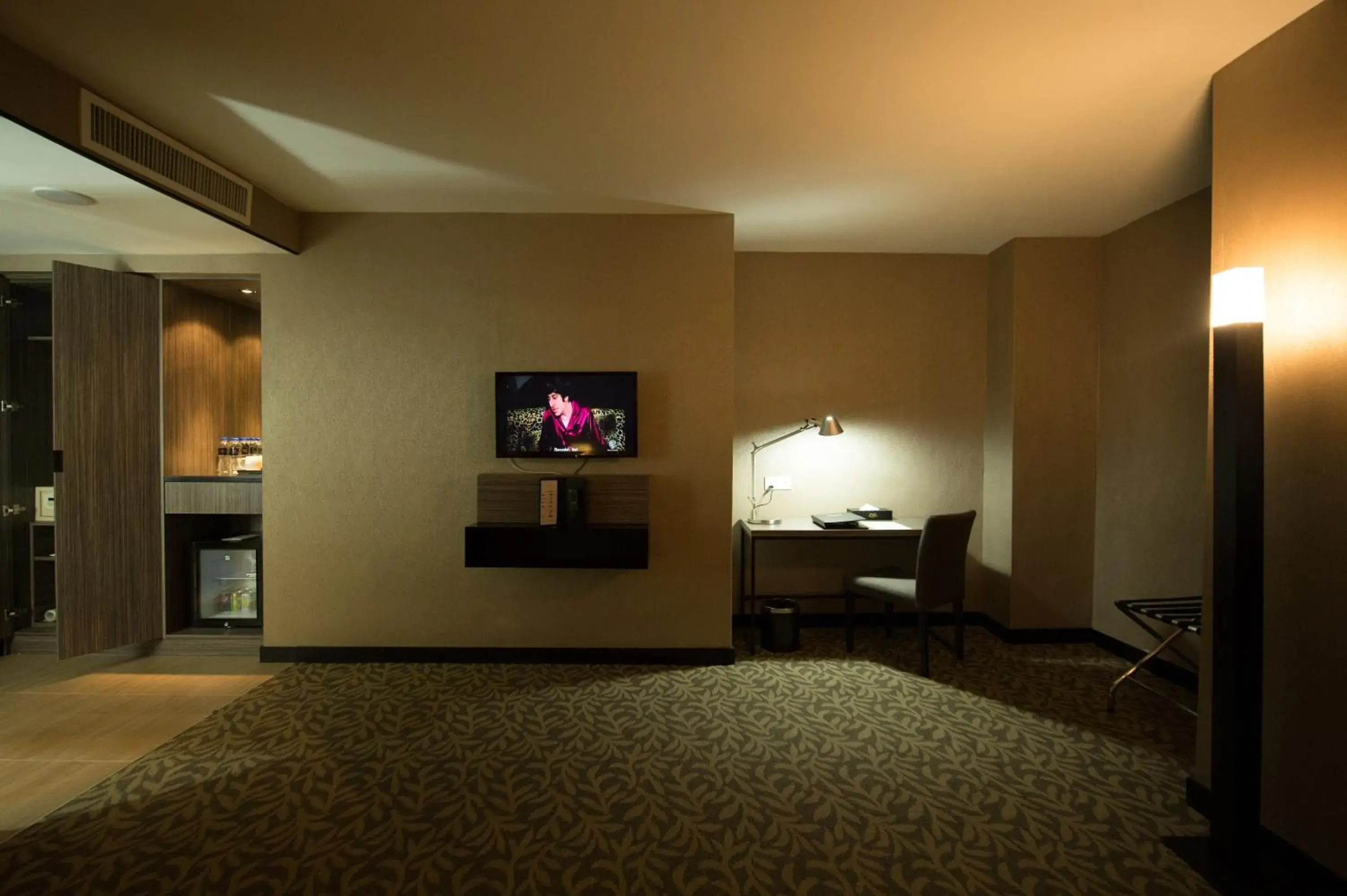 Living room, TV/Entertainment Center in Grand Alora Hotel