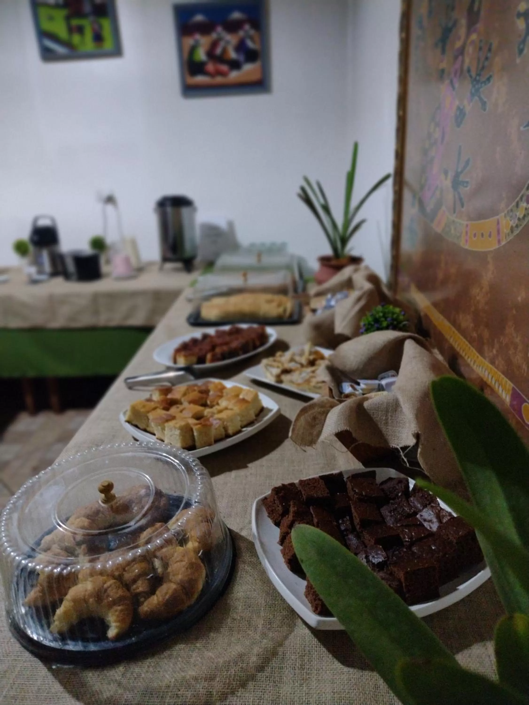 Buffet breakfast in La Cautiva Iguazú Hotel