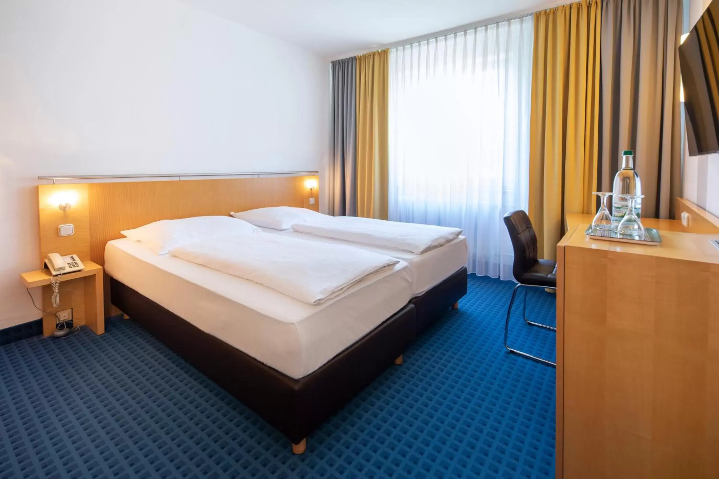 Photo of the whole room, Bed in ACHAT Hotel Suhl