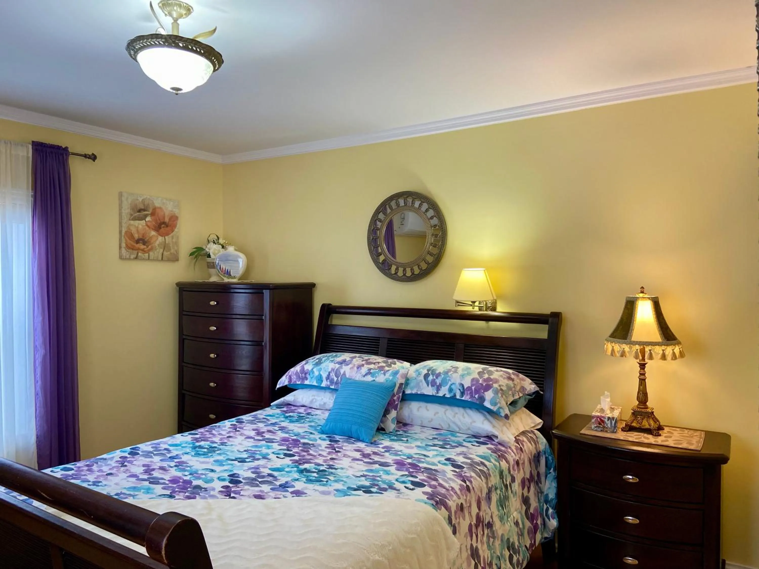 Bed in Inn on the Harbour