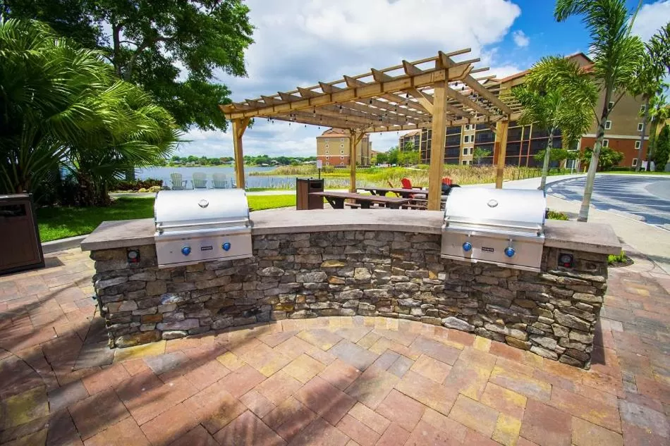 STUNNING CONDO NEAR UNIVERSAL STUDIOS