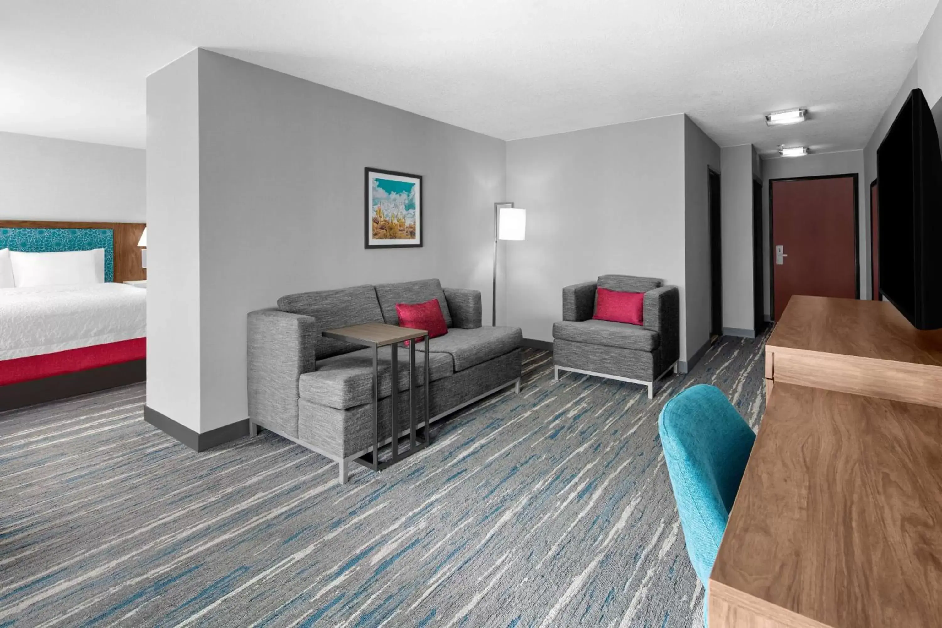 Bedroom, Seating Area in Hampton Inn Phoenix - Biltmore