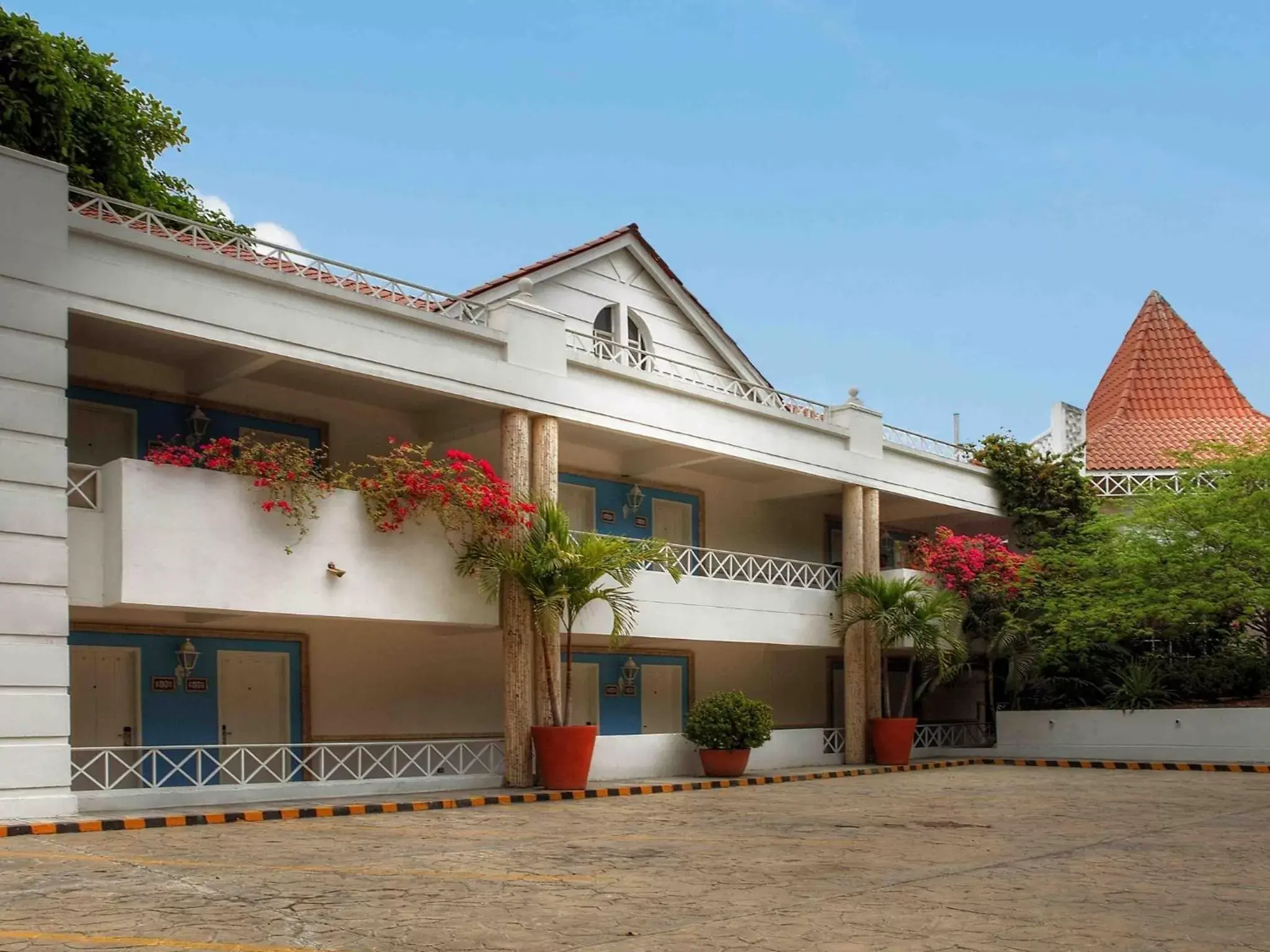 Facade/entrance, Property Building in Hotel Las Americas Casa de Playa