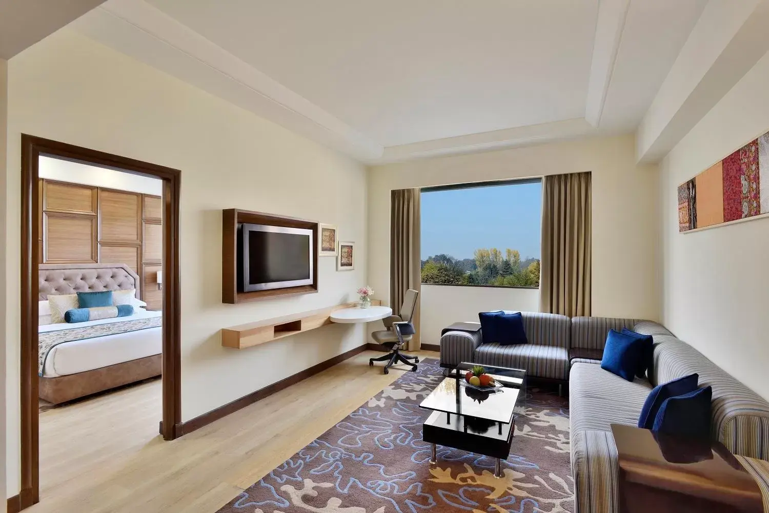 Living room, Seating Area in Radisson Srinagar