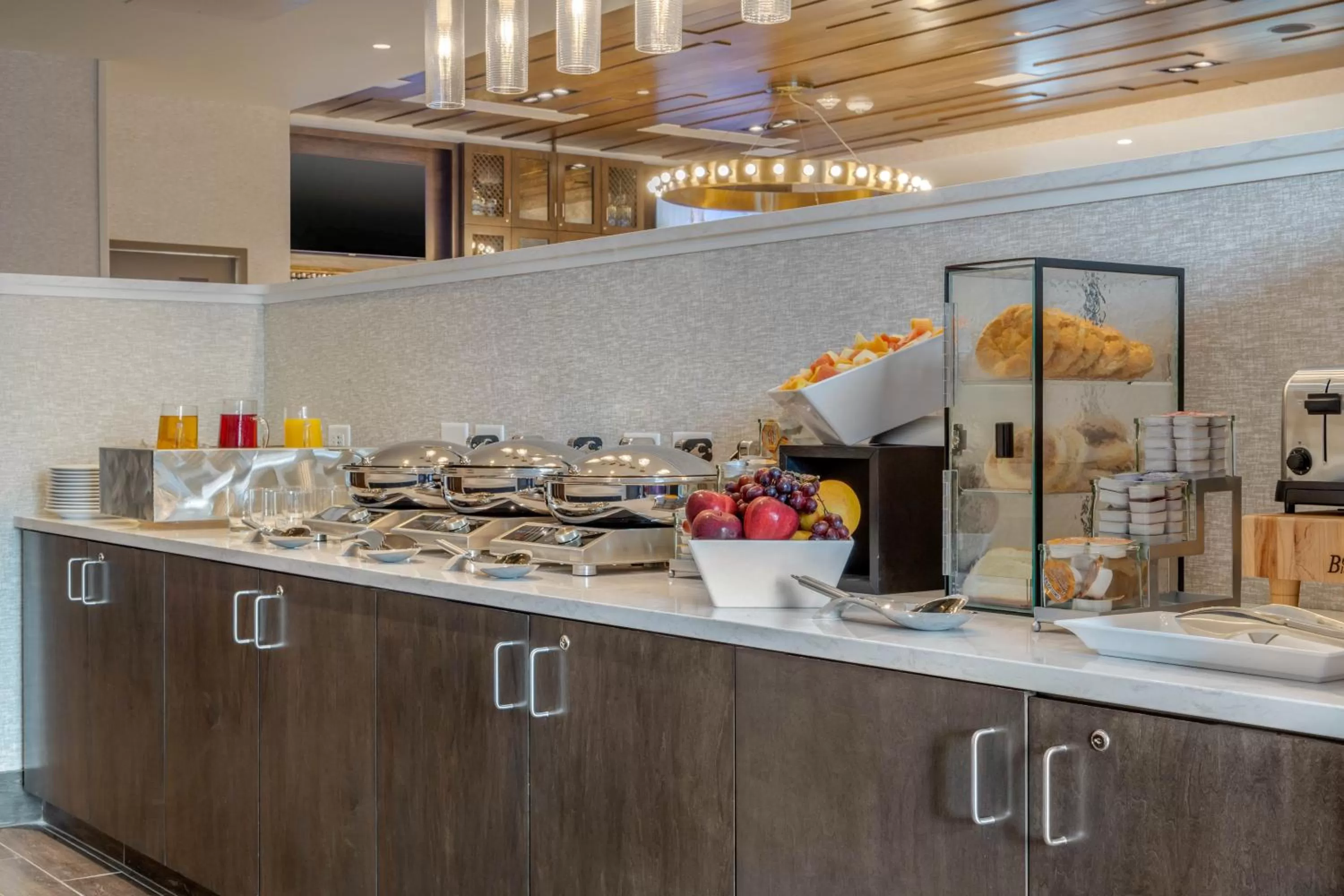 Buffet breakfast in Cambria Hotel Charleston Riverview