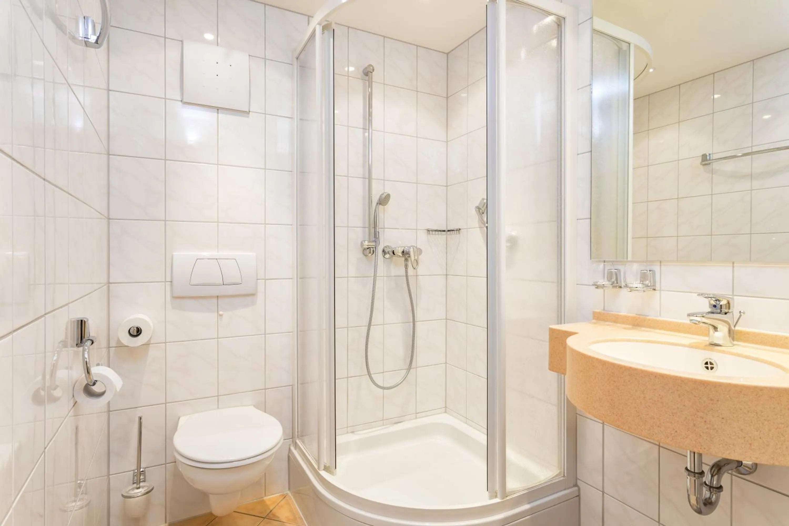 Bathroom in Stumbergers Hotel - free parking -