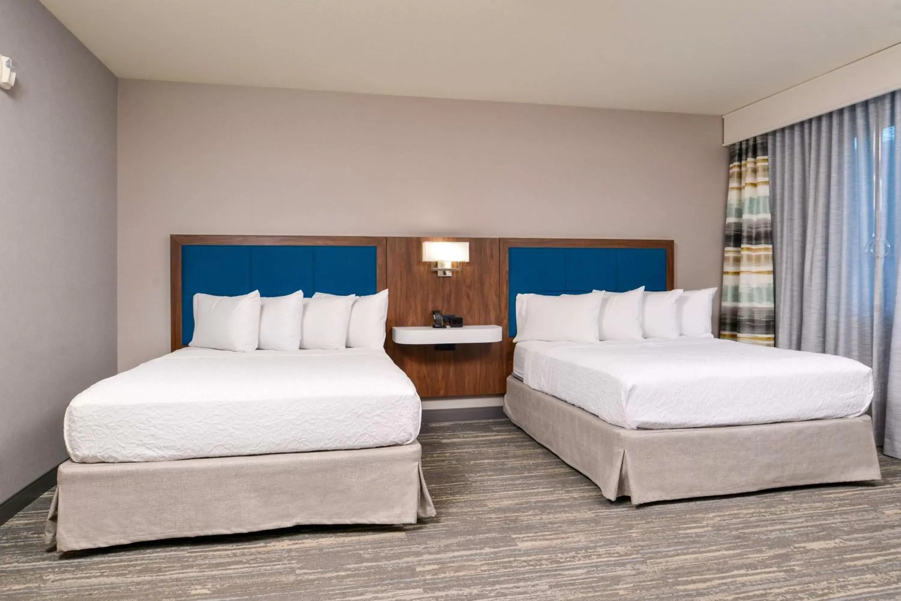 Bed in Hampton Inn & Suites Boise/Spectrum