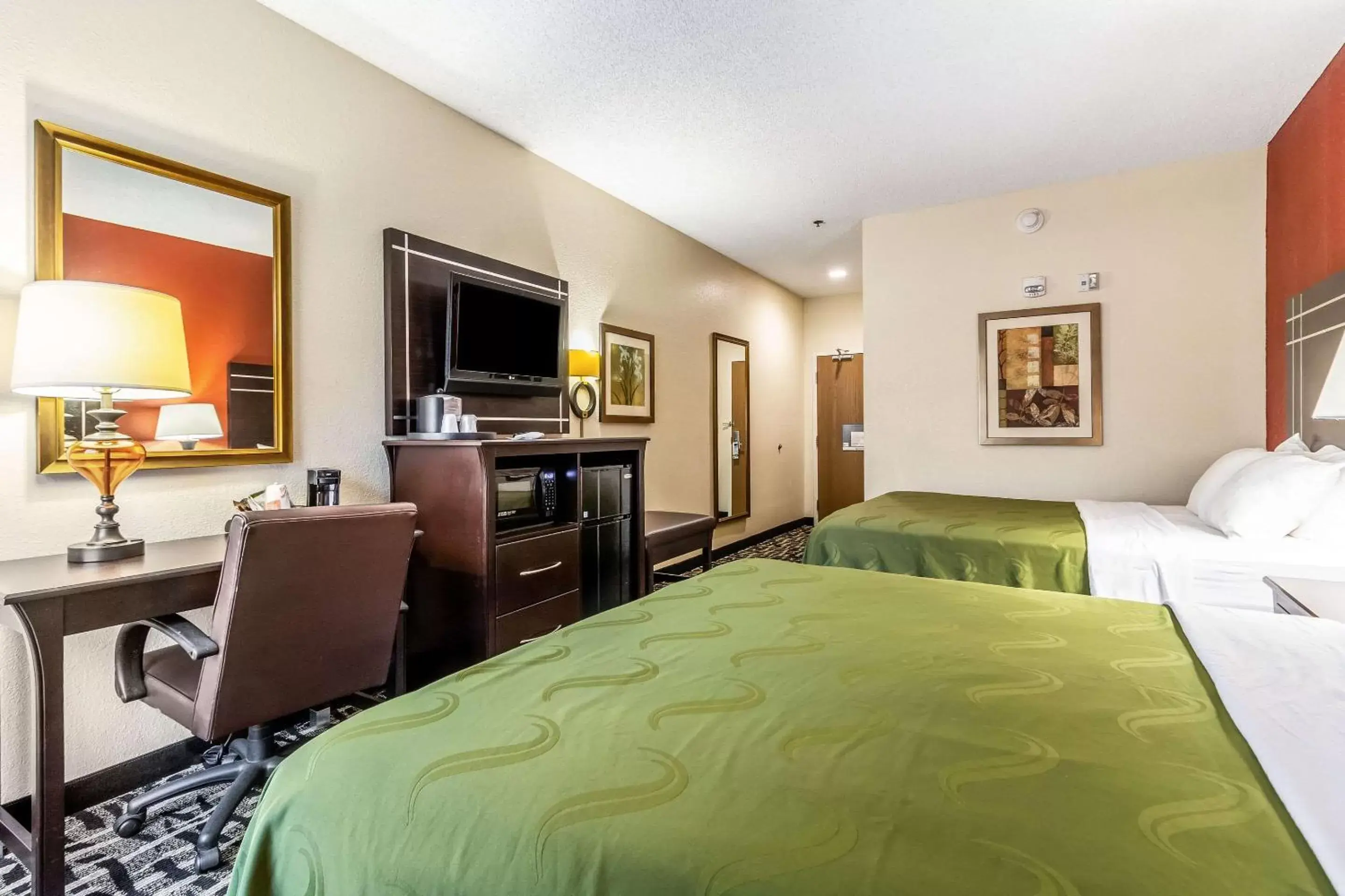 Photo of the whole room, Bed in Quality Inn Texas City I-45