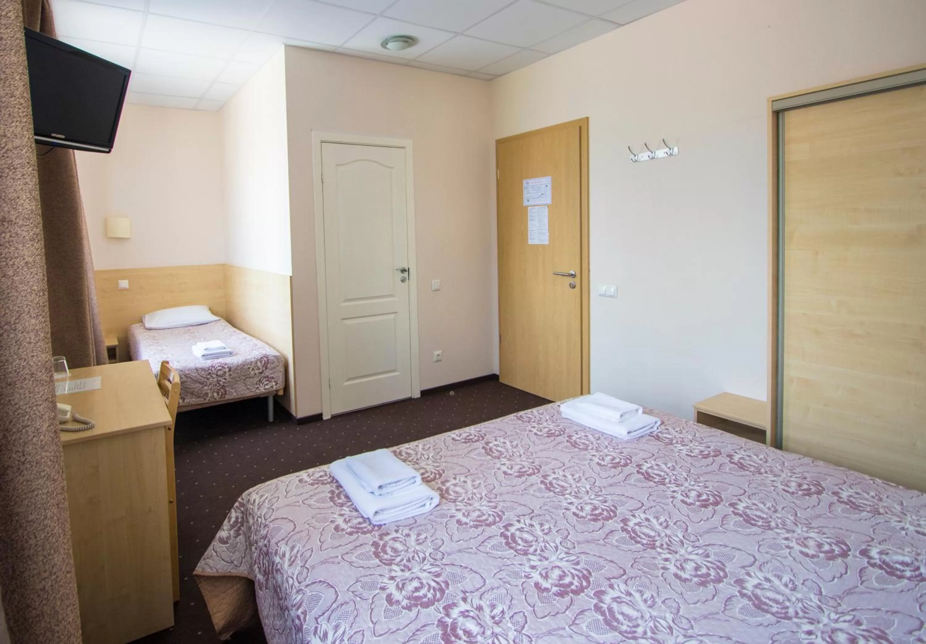 Photo of the whole room, Bed in Hotel BEST with FREE PARKING