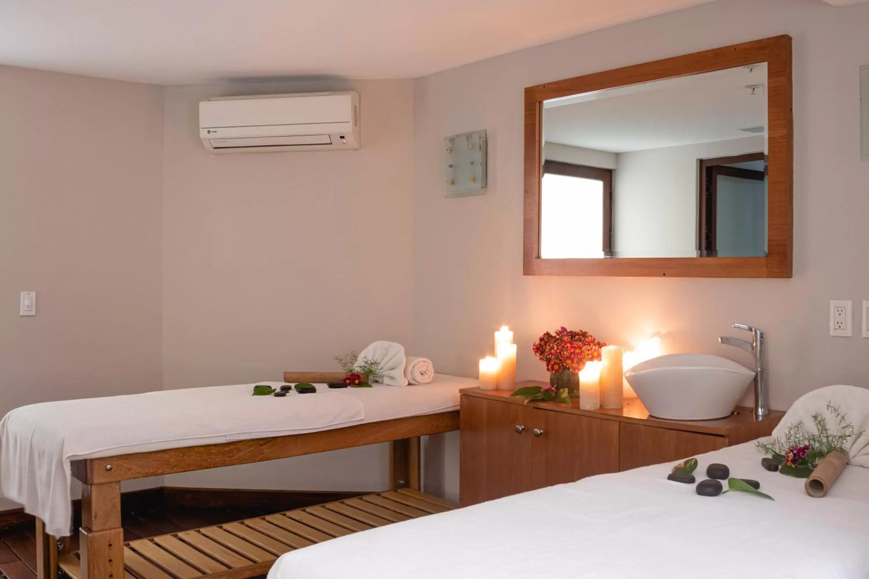 Massage, Bed in Casa del Alma Hotel Boutique & Spa
