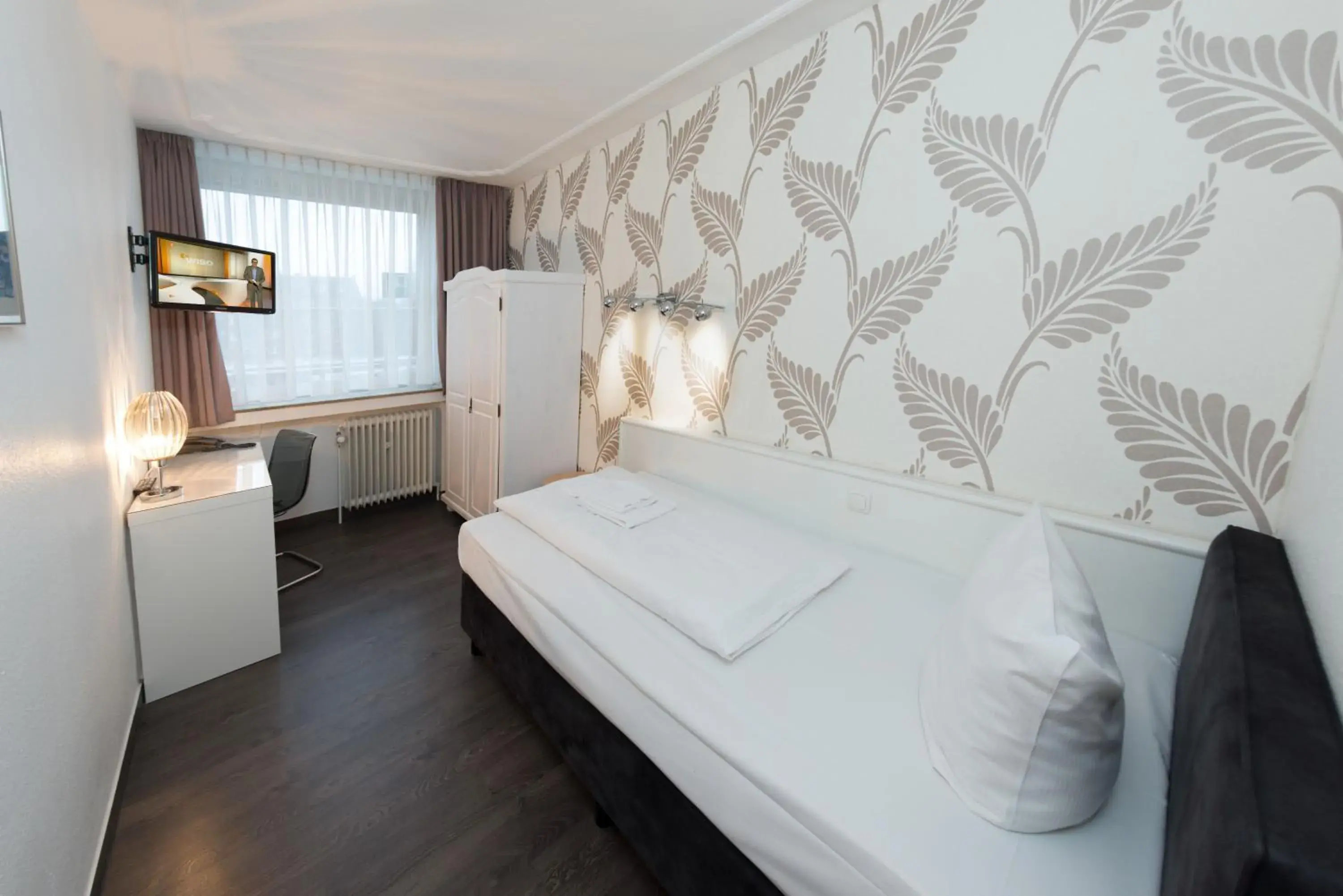 Bed in Hotel Krone Aachen | City-Eurogress