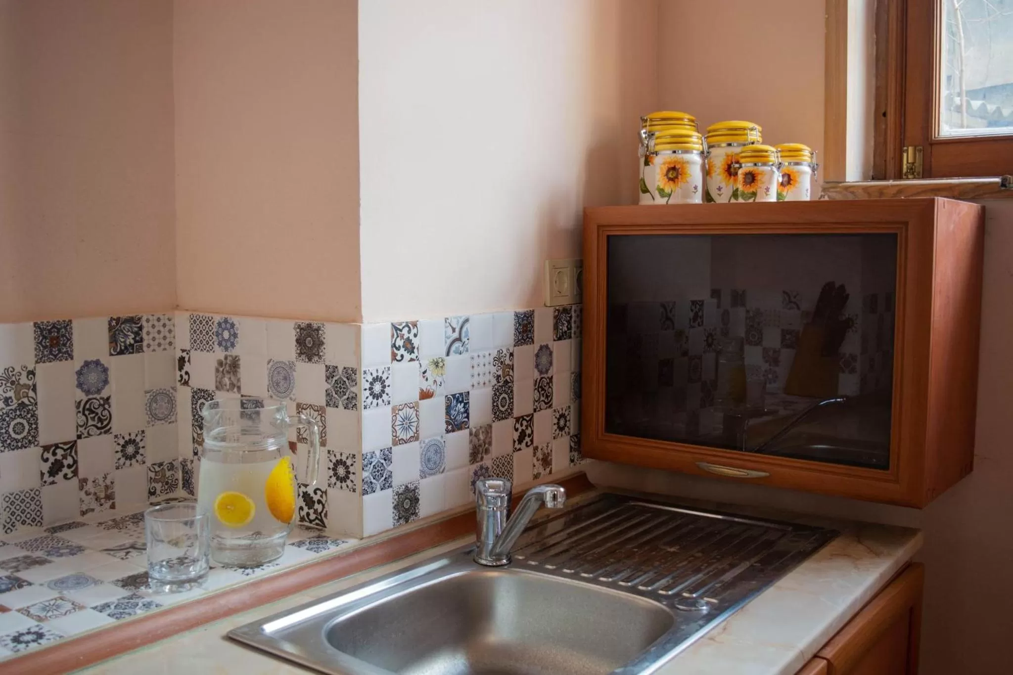 Kitchen or kitchenette in Sunflower Hotel
