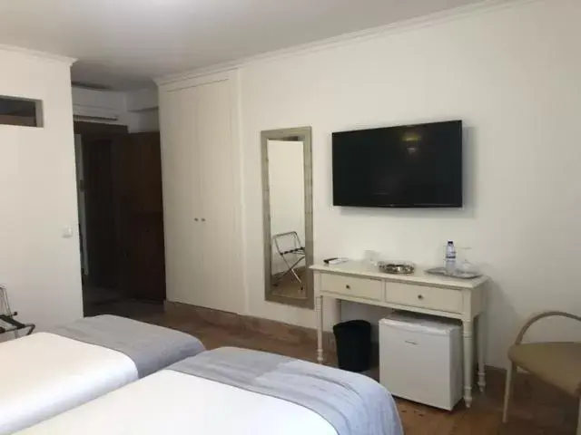 Bedroom, TV/Entertainment Center in Guarda Rios