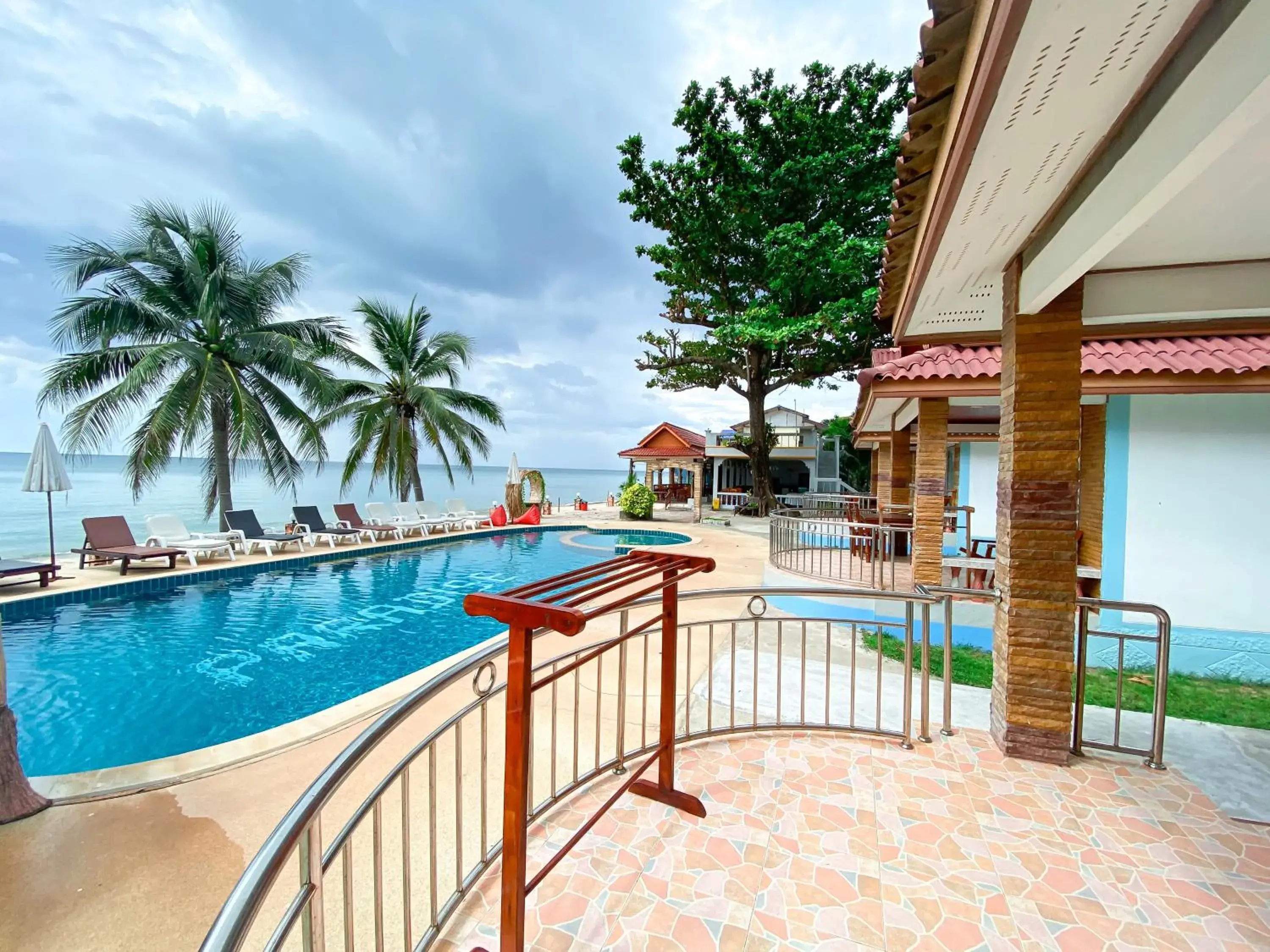 Pool view, Swimming Pool in Lanta Paradise Beach Resort