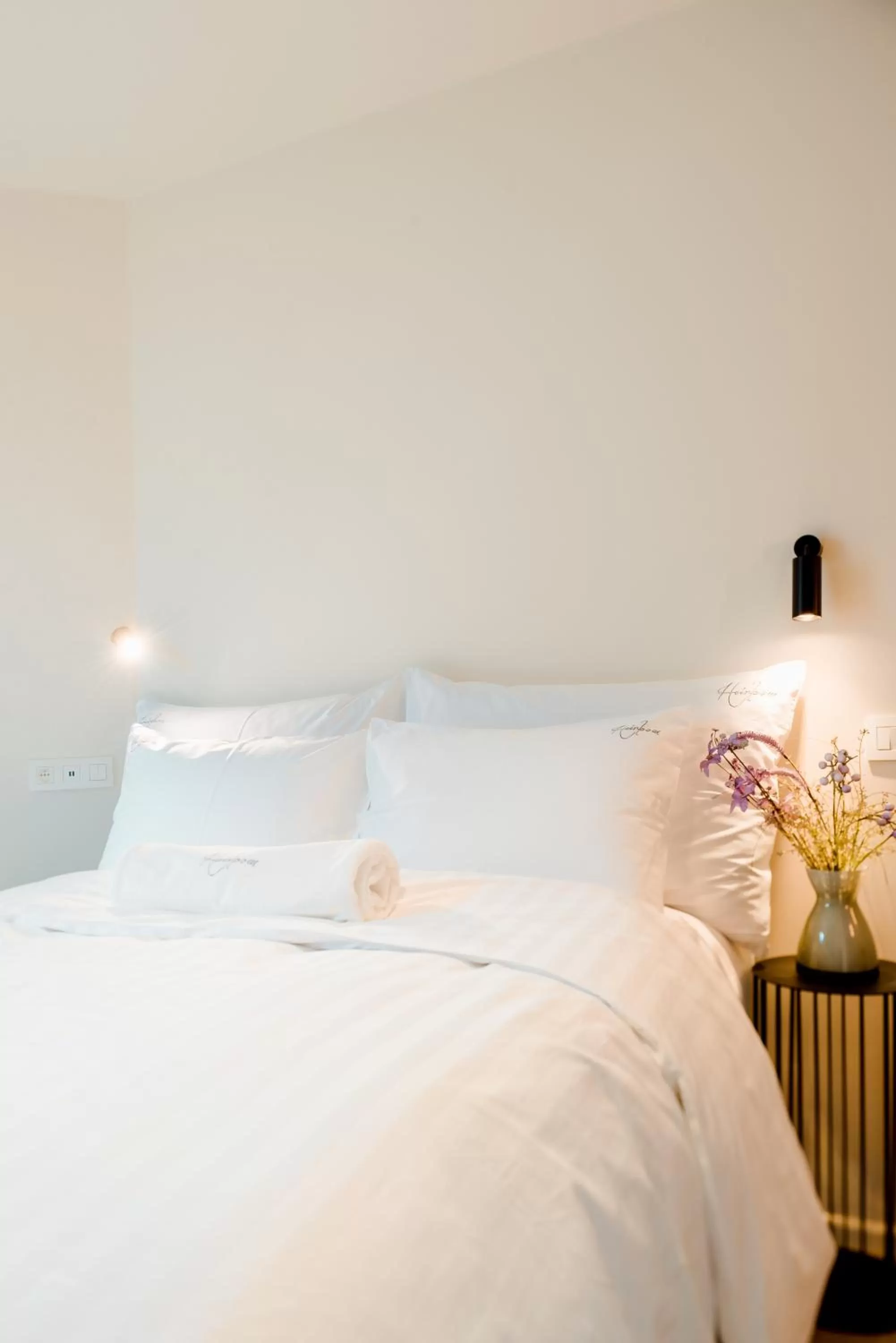 Bed in Heirloom - The Librarian