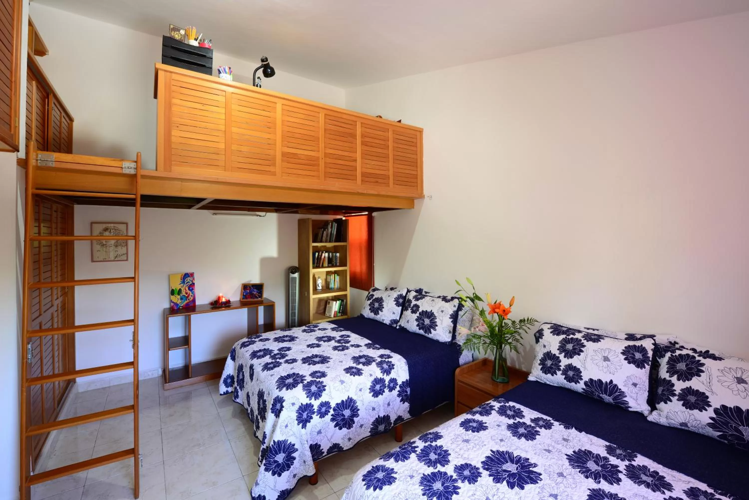 Photo of the whole room, Bed in B&B Mom's House