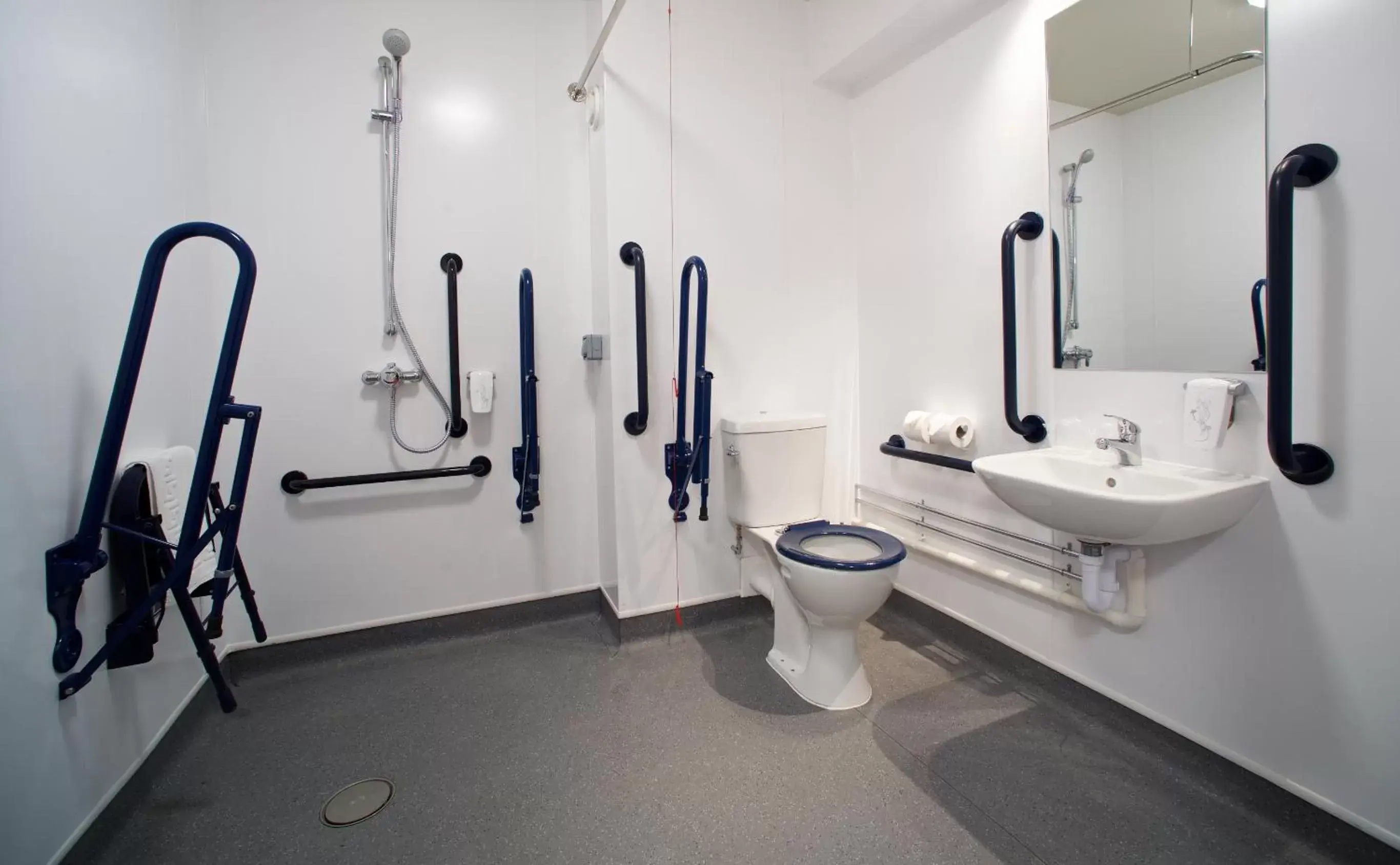 Bathroom in Chain Runner, Livingston by Marston's Inns