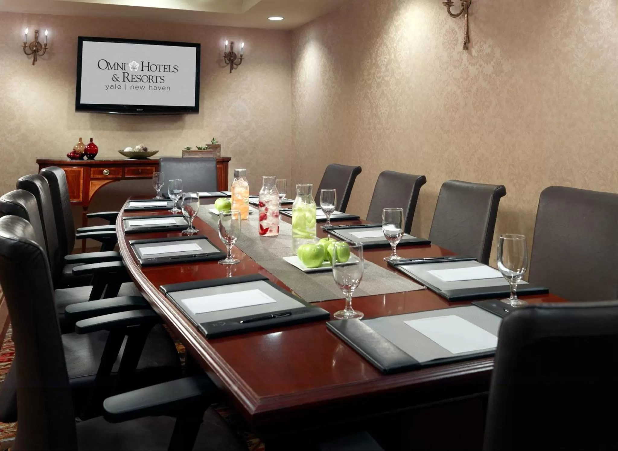 Meeting/conference room in Omni New Haven Hotel at Yale