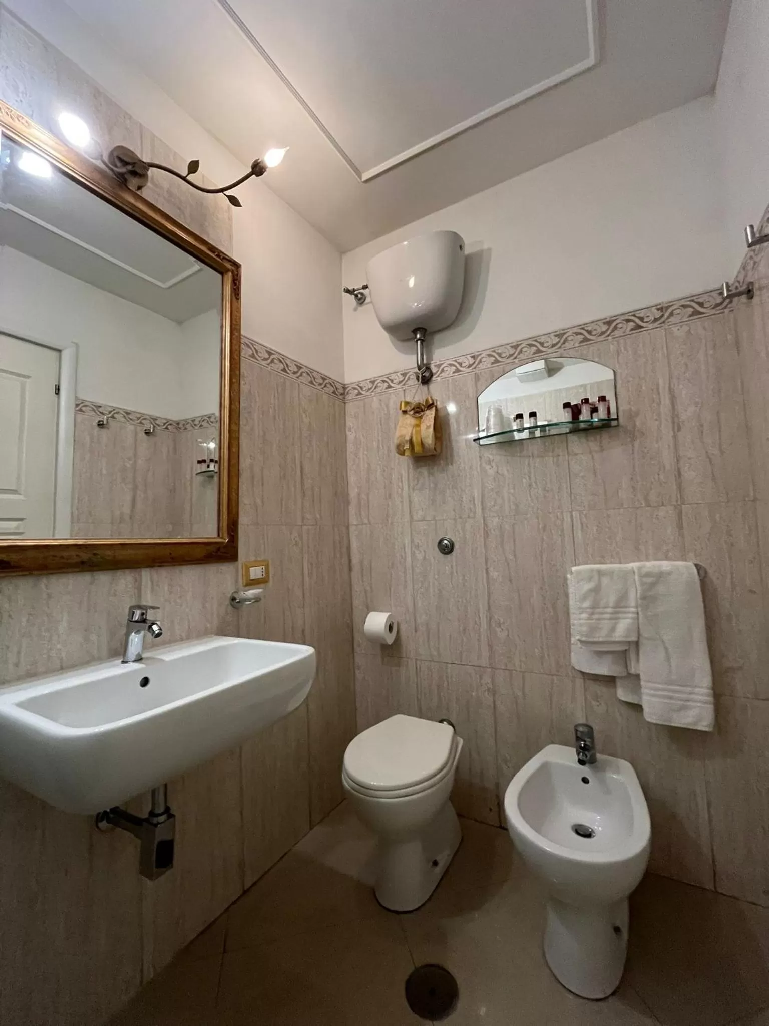 Bathroom in B&B Art Suite Santa Brigida