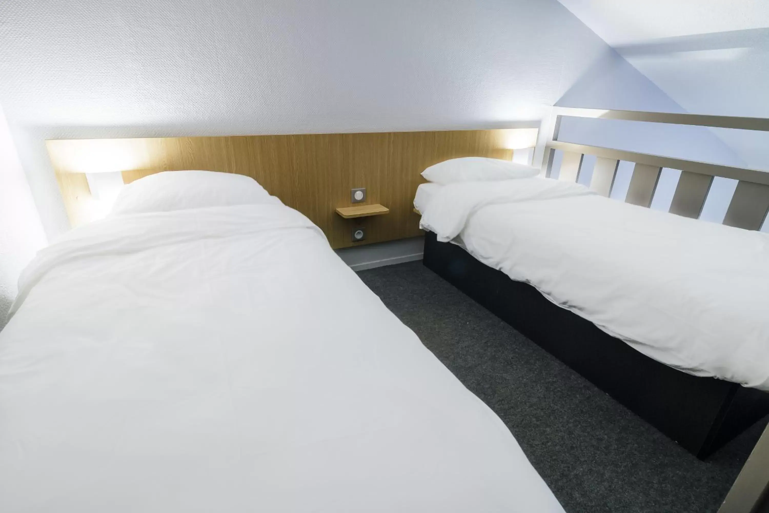 Bedroom, Bed in B&B HOTEL Morlaix
