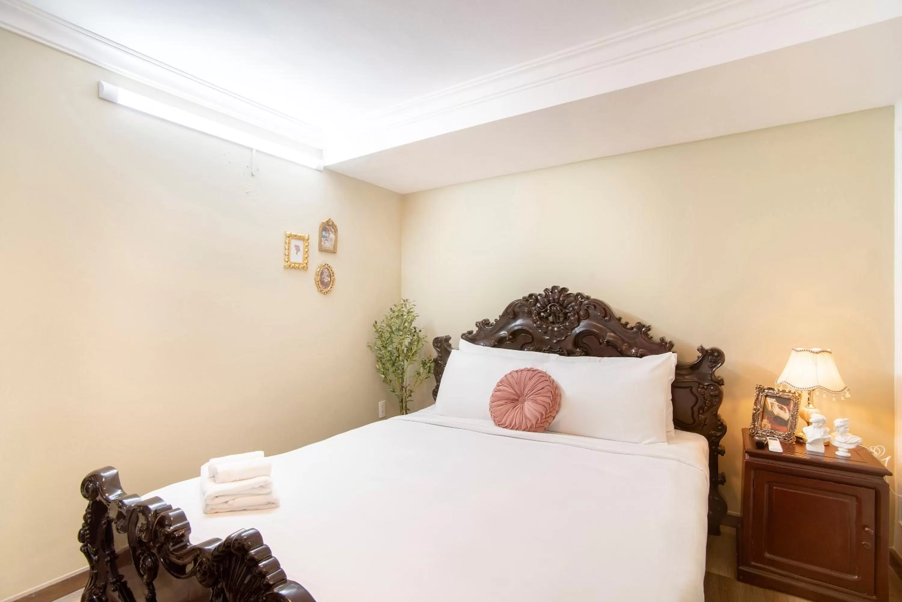 Bed in SAZI BEN THANH Hotel HCM