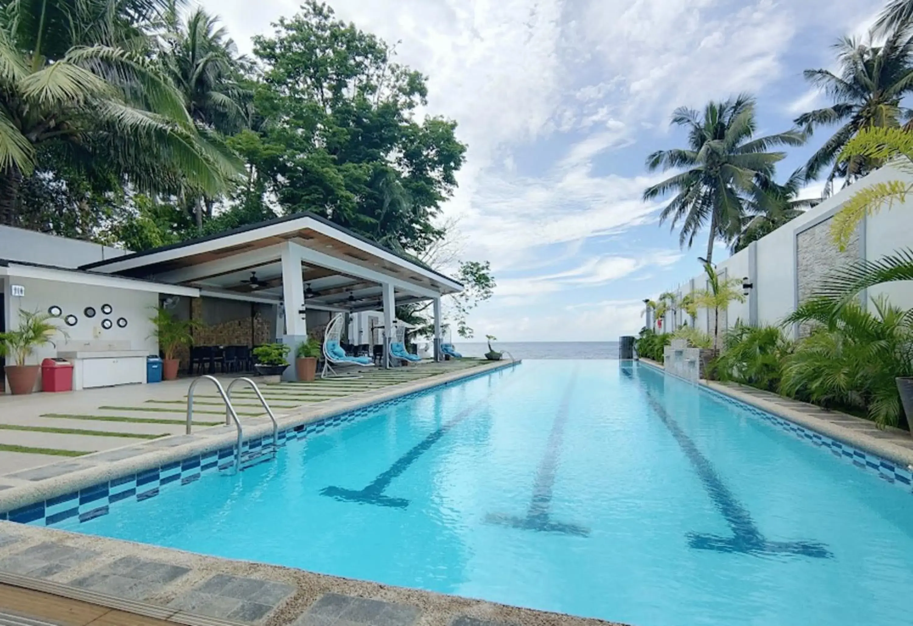 Restaurant/places to eat, Swimming Pool in Sea Horizon Resort