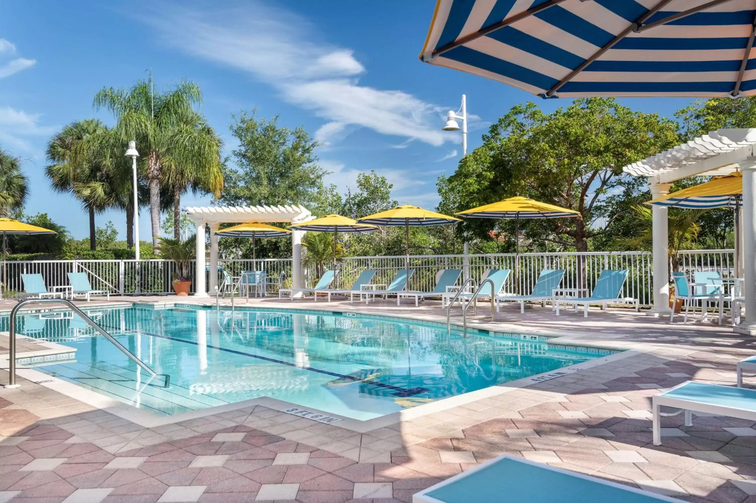 Pool view, Swimming Pool in DoubleTree Suites by Hilton Naples