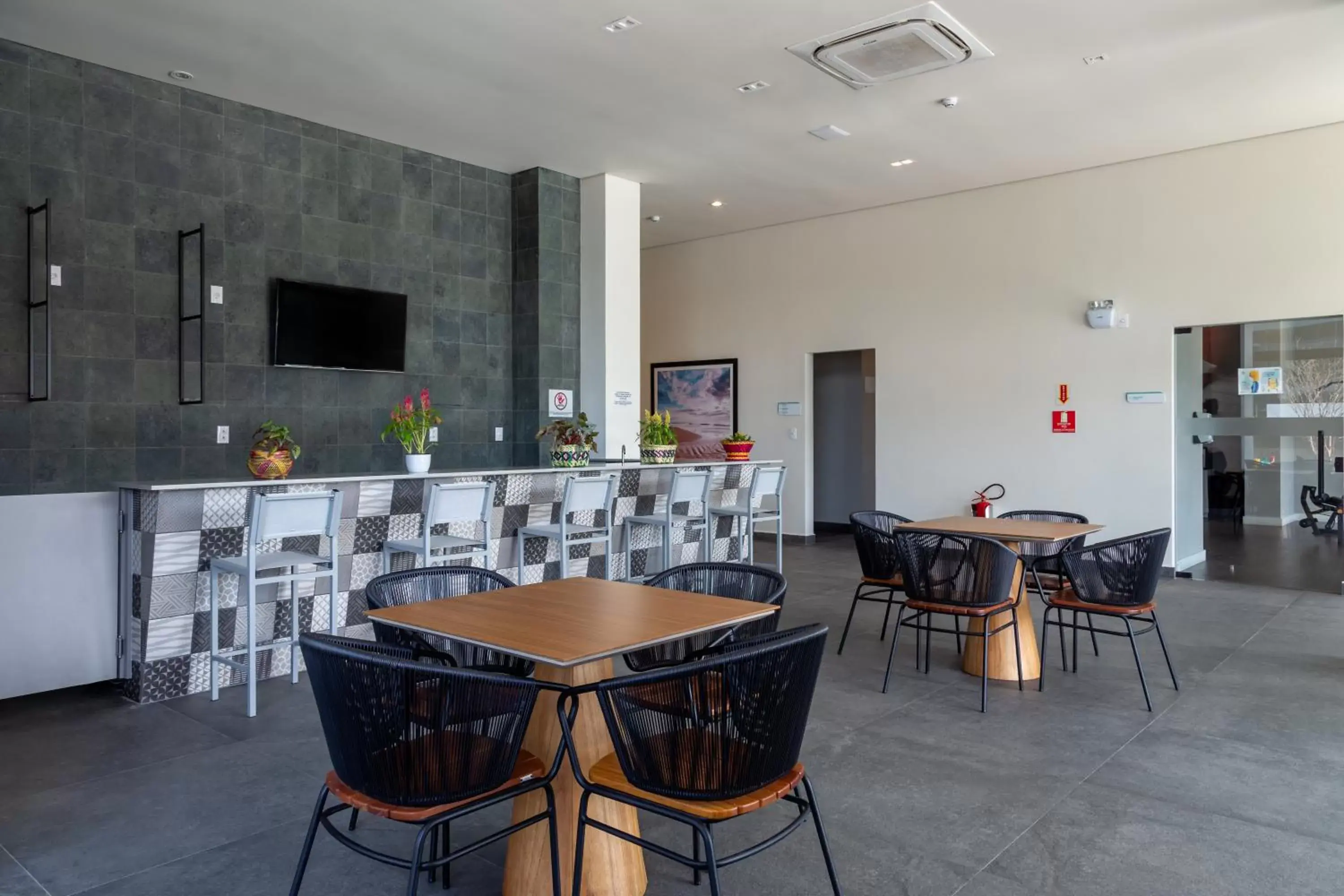 Restaurant/places to eat in Hilton Garden Inn Praia Brava Restaurant/places to eat in Hilton Garden Inn Praia Brava