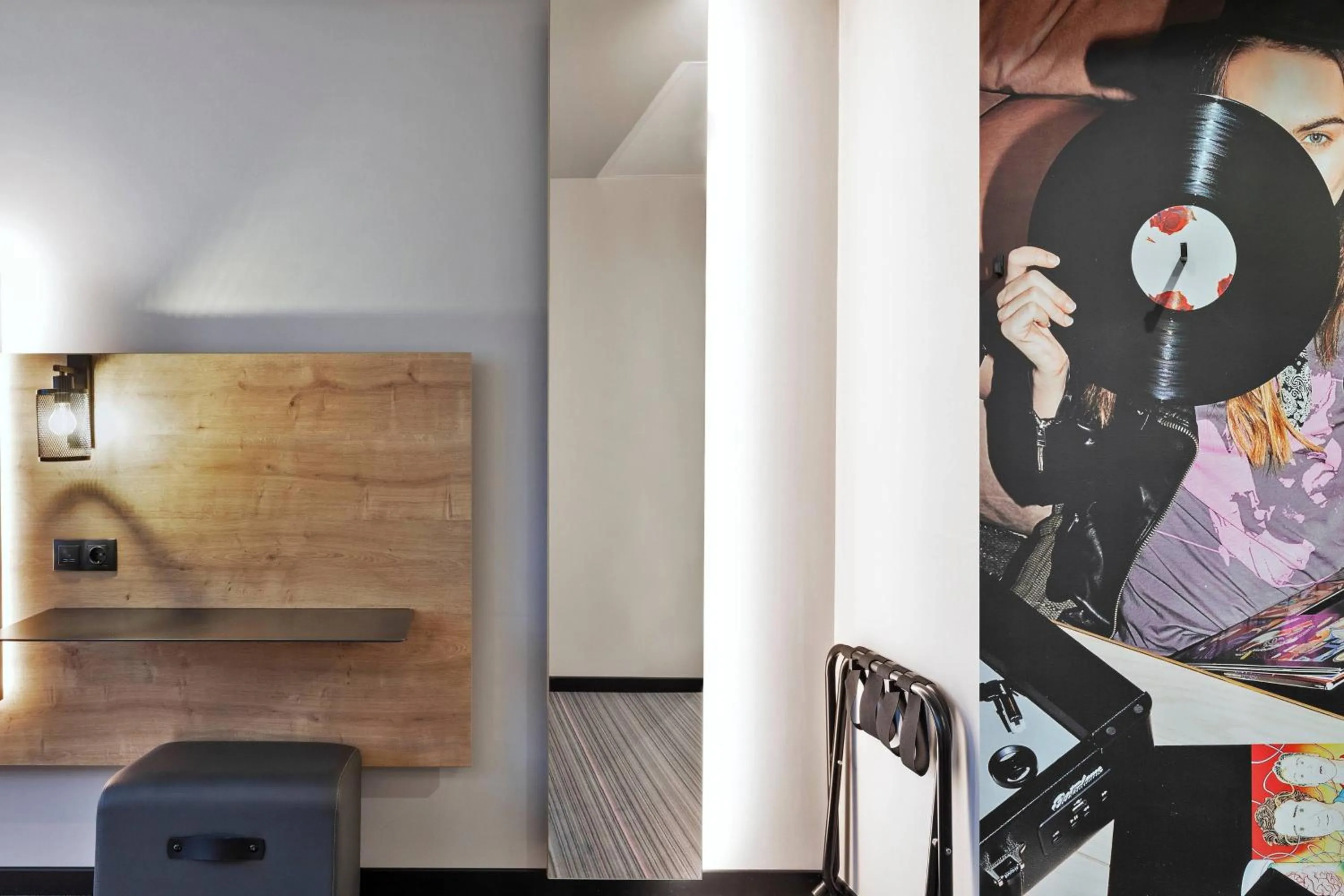 Photo of the whole room in Moxy Bucharest Old Town