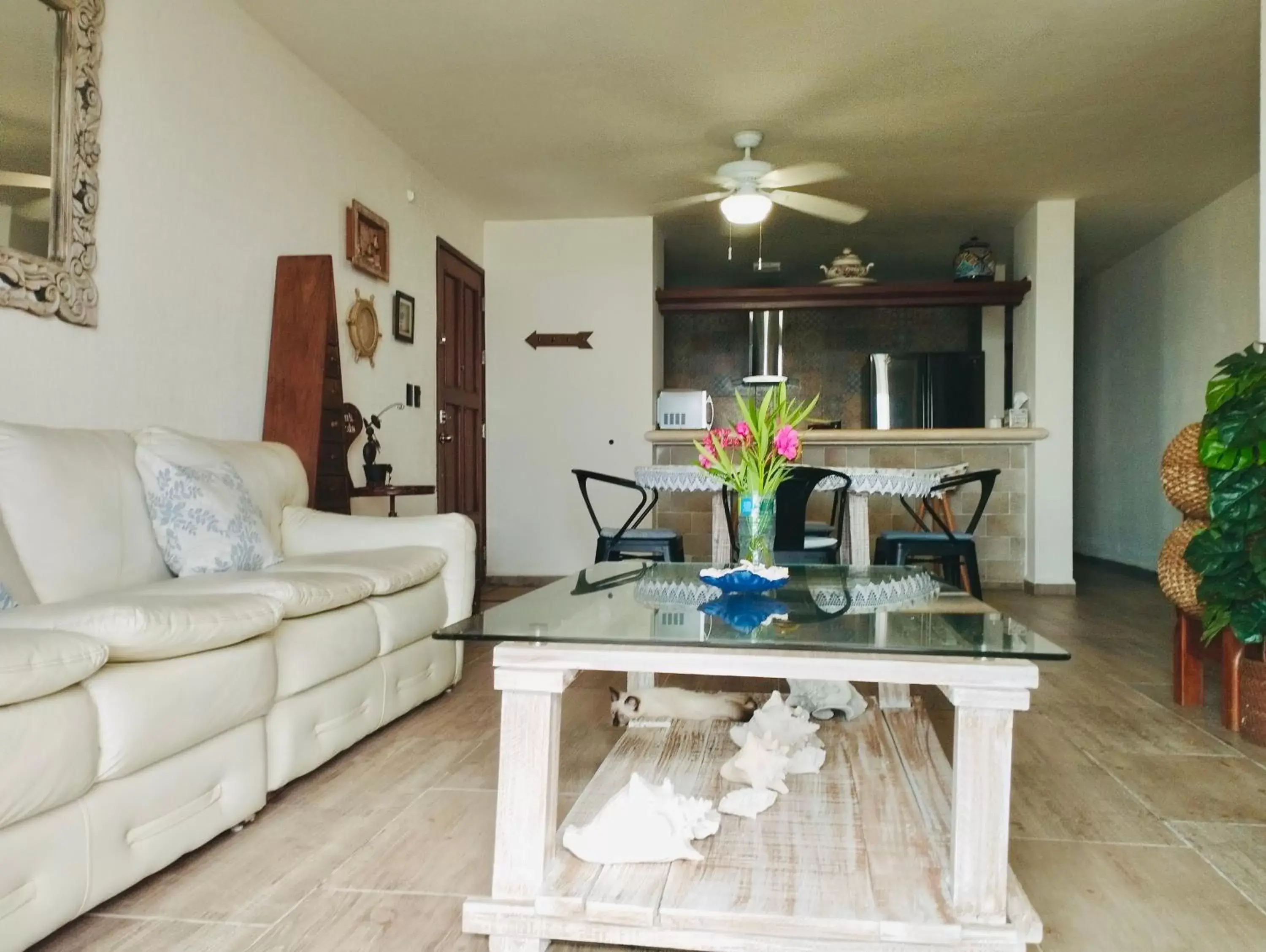 Living room, Seating Area in Flamingo Ocean View