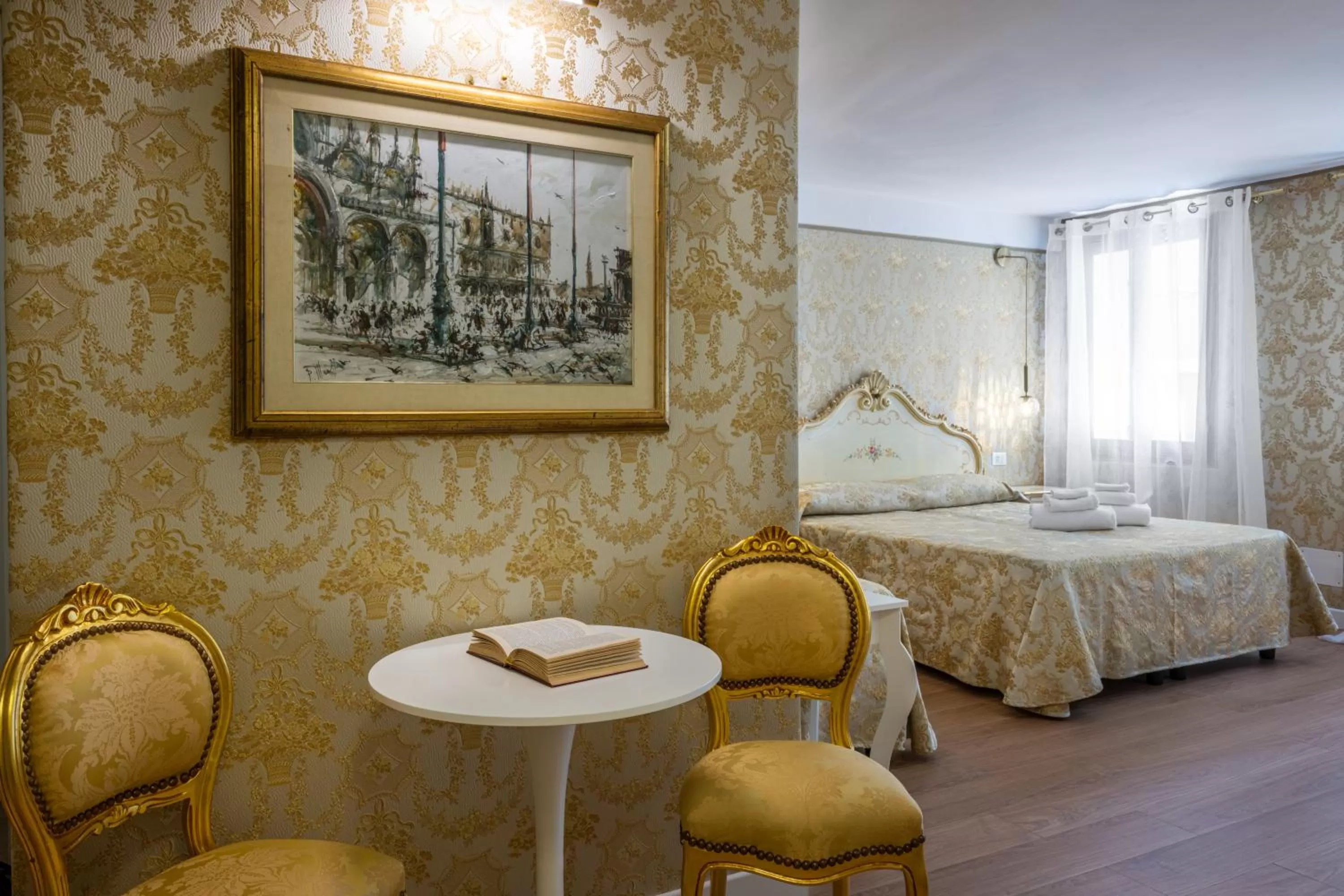 Decorative detail, Bed in Hotel Apostoli Garden