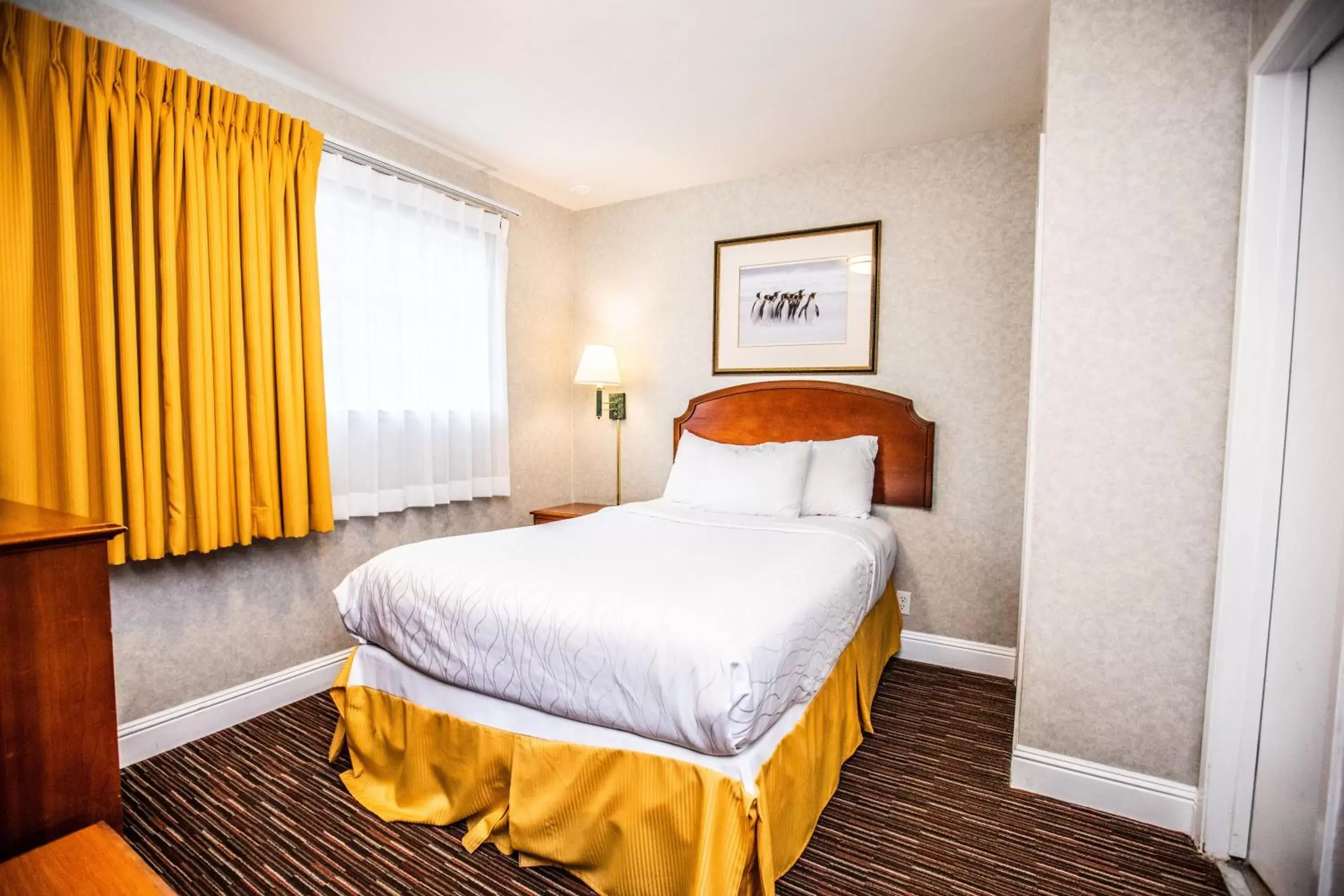 Photo of the whole room, Bed in Pelican Inn Photo of the whole room, Bed in Pelican Inn