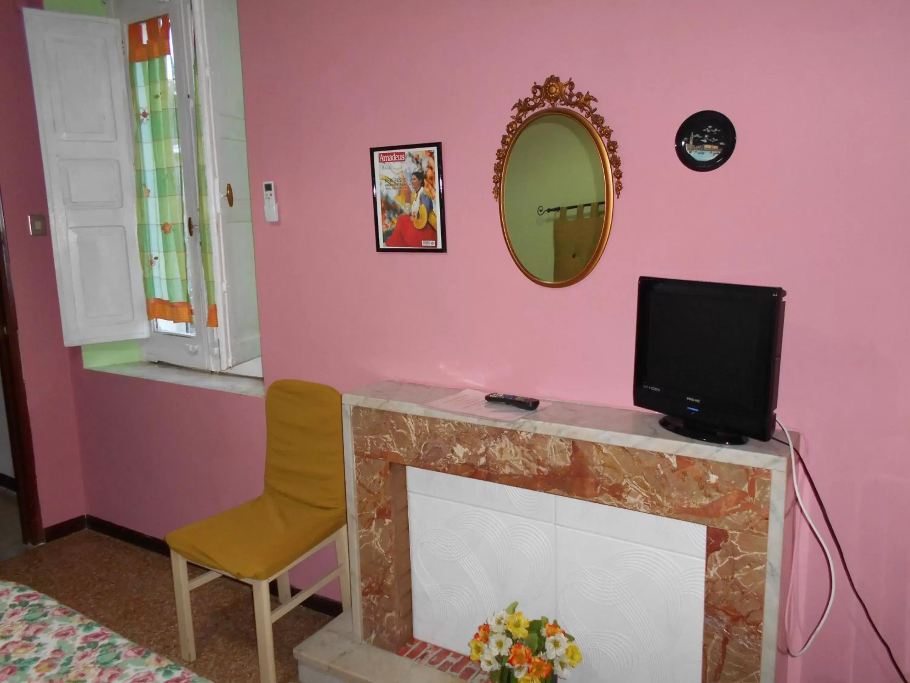 Living room, TV/Entertainment Center in Casamuseo del Risorgimento