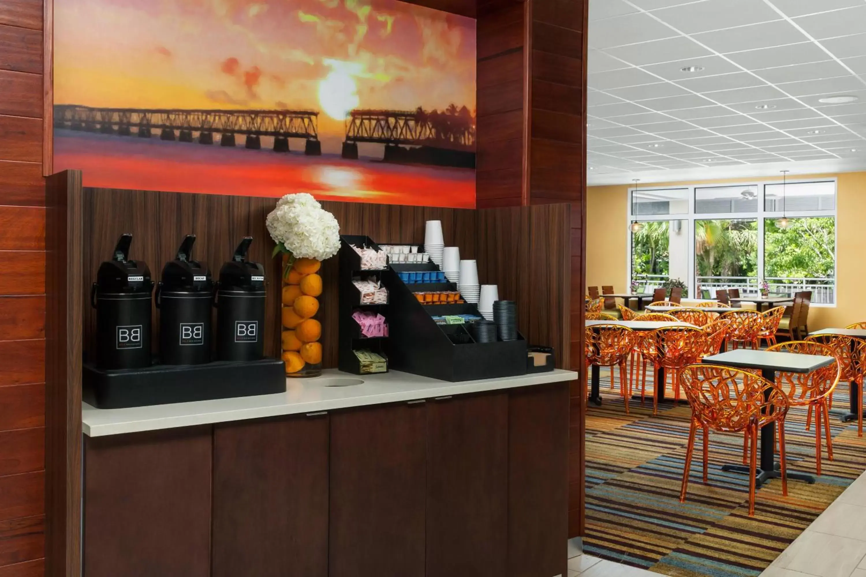 Coffee/tea facilities, Restaurant/Places to Eat in Fairfield Inn & Suites by Marriott Key West at The Keys Collection
