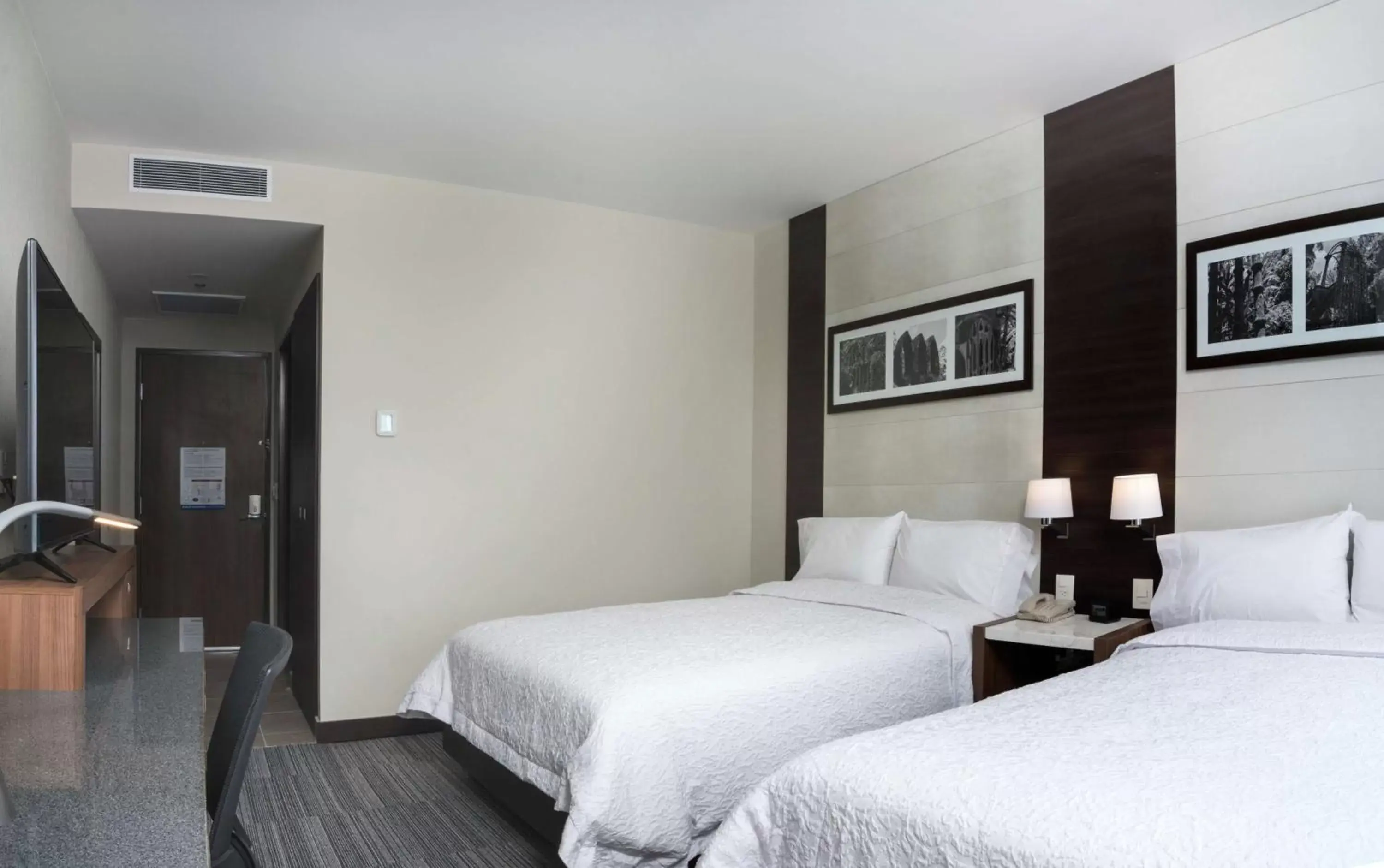 Bedroom, Bed in Hampton Inn By Hilton San Luis Potosi Bedroom, Bed in Hampton Inn By Hilton San Luis Potosi