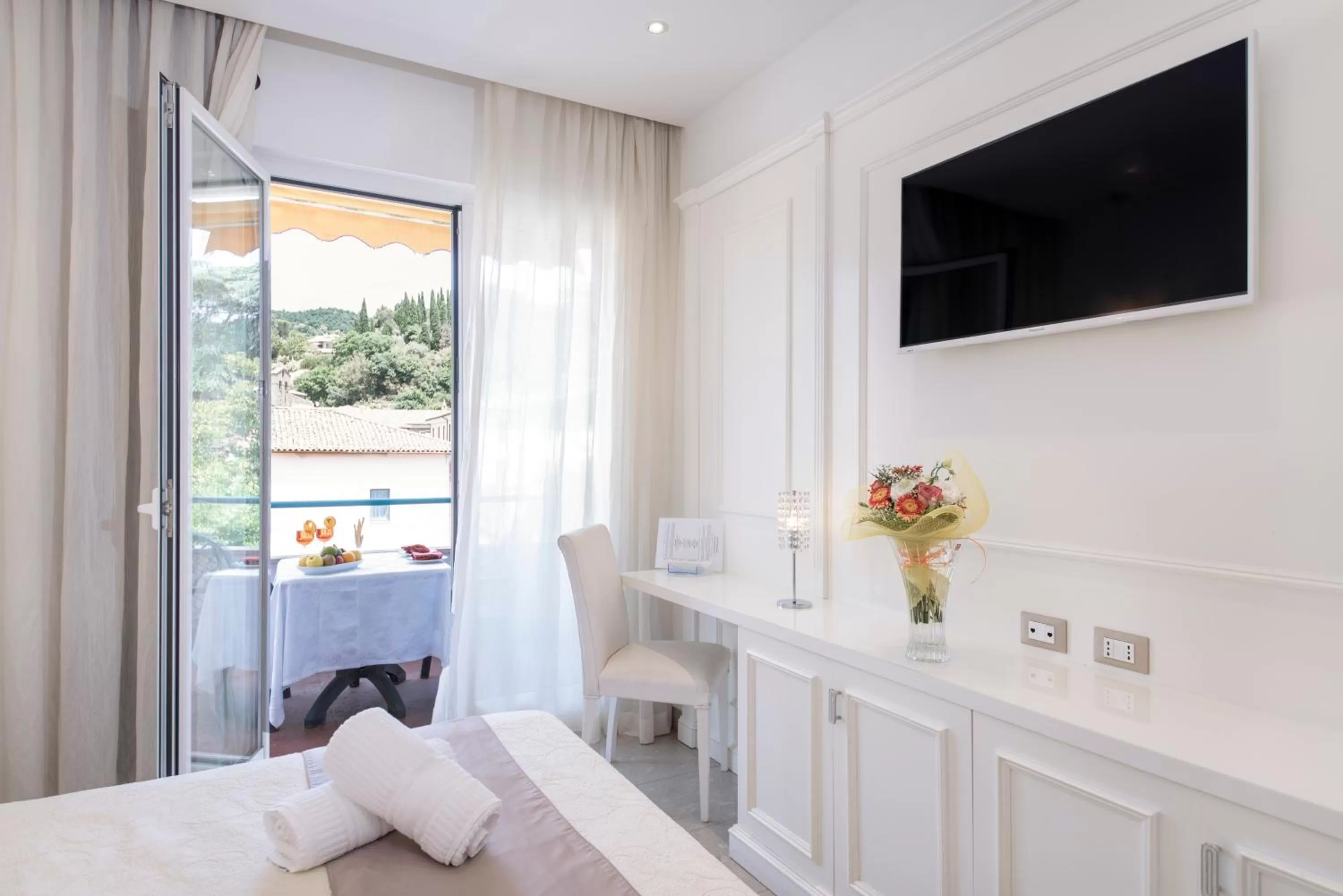 Bed in Platani Hotel