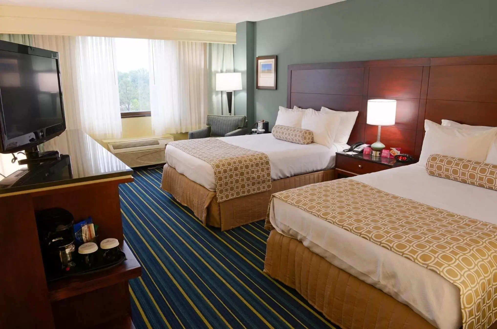 Photo of the whole room, Bed in Crowne Plaza Hotel Virginia Beach-Norfolk, an IHG Hotel