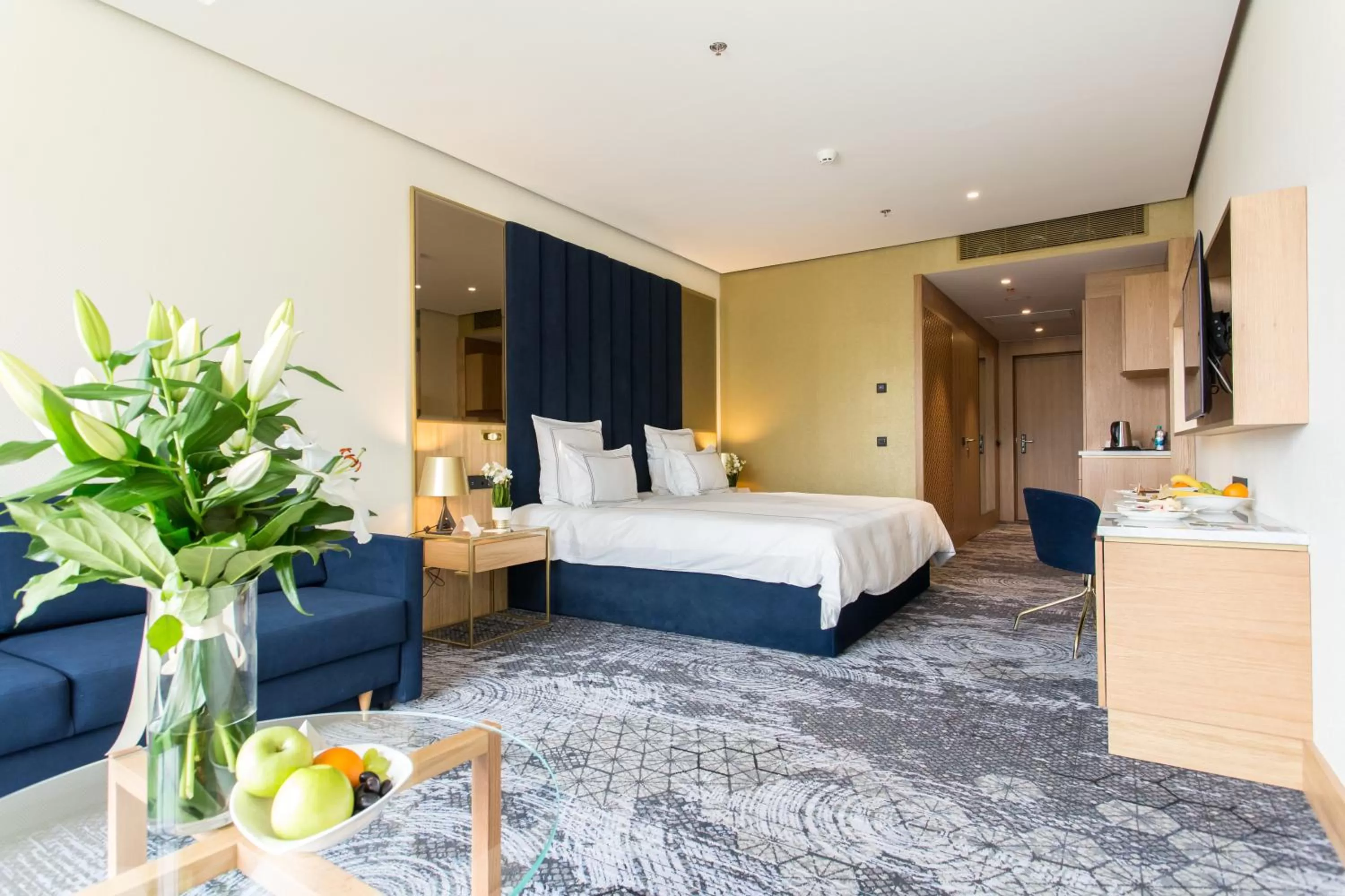 Seating area, Bed in Swissotel Sarajevo