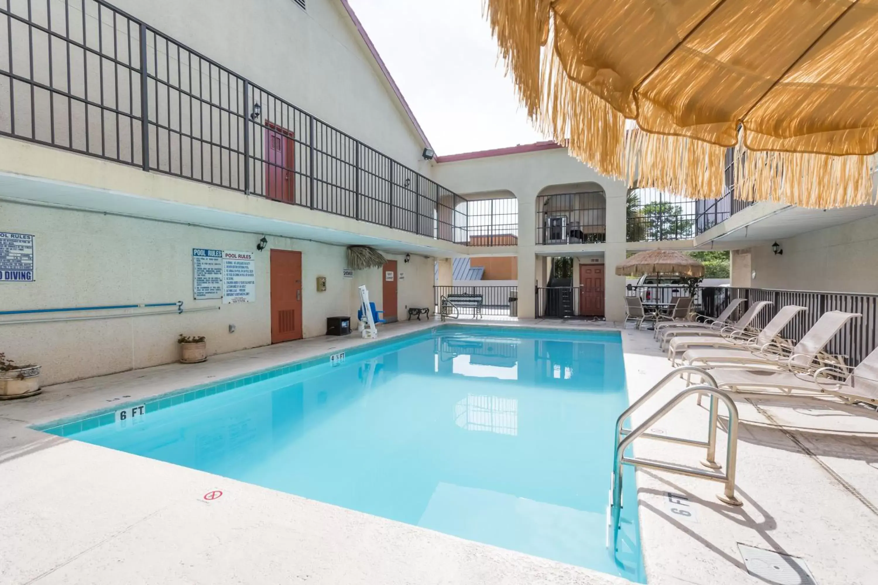 Swimming pool in Days Inn by Wyndham Destin Swimming pool in Days Inn by Wyndham Destin