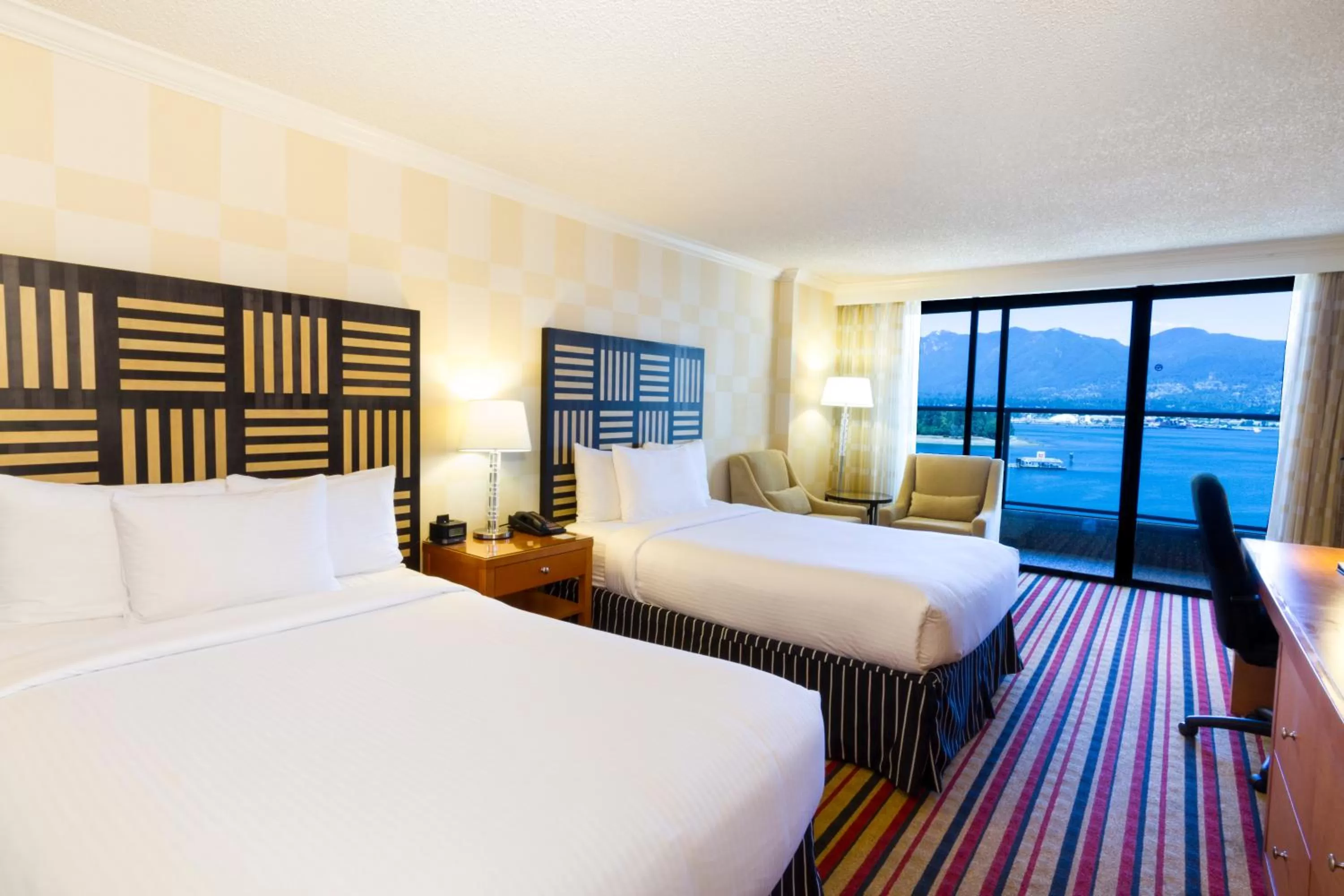 Sea view, Bed in Pinnacle Hotel Harbourfront